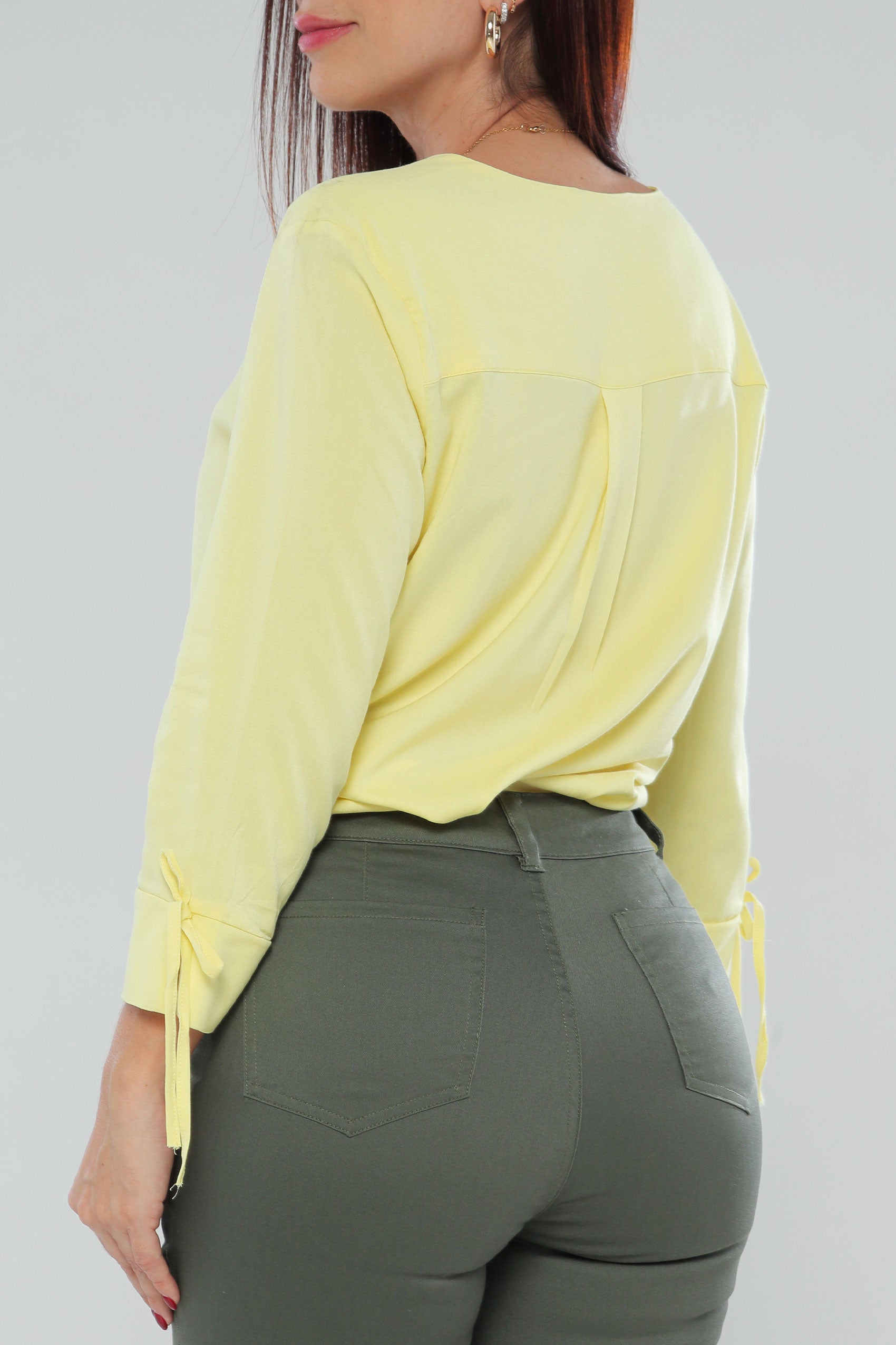 BLUSA CUELLO V MANGA 3/4 CON DETALLE EN MANGA
