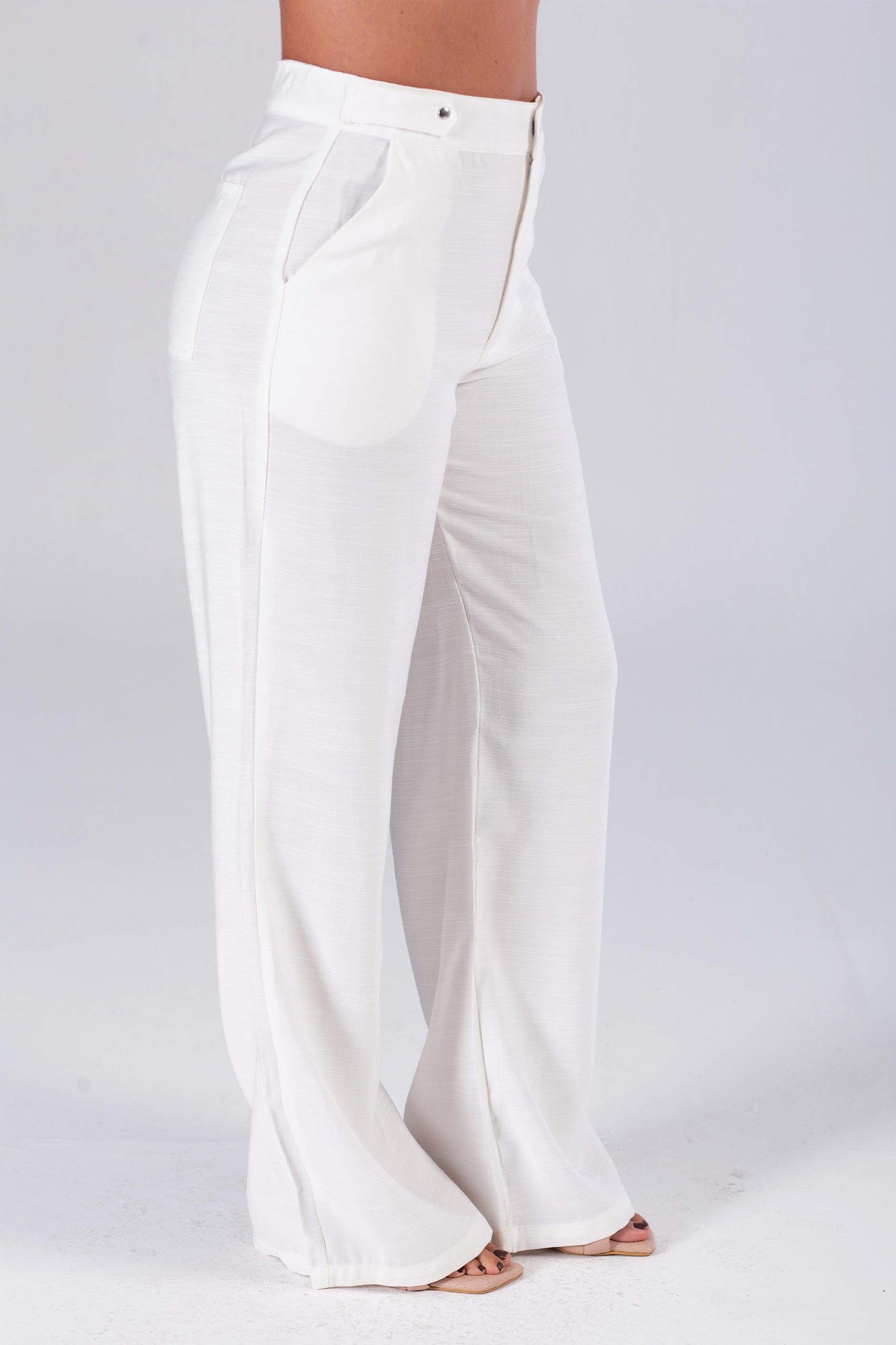 PANTALÓN SILUETA FLARE CON CHARRETERA EN PRETINA