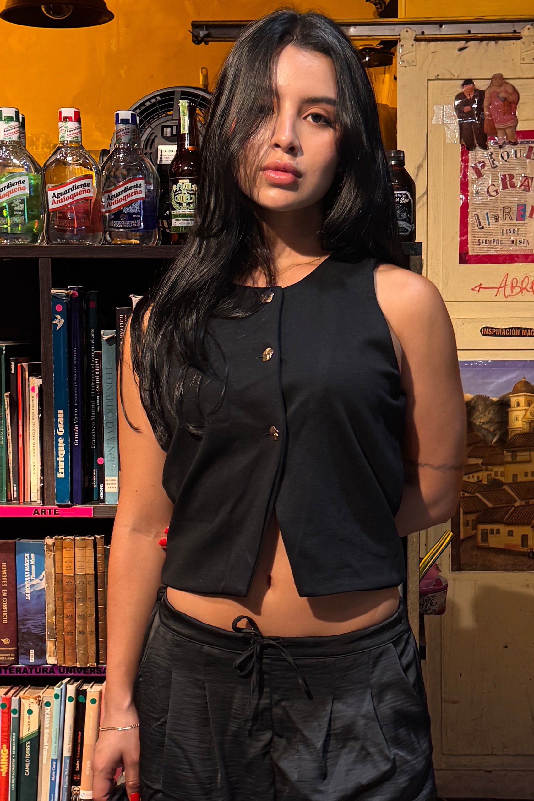 BLUSA SILUETA SEMIAJUSTADA  DE BOTONES