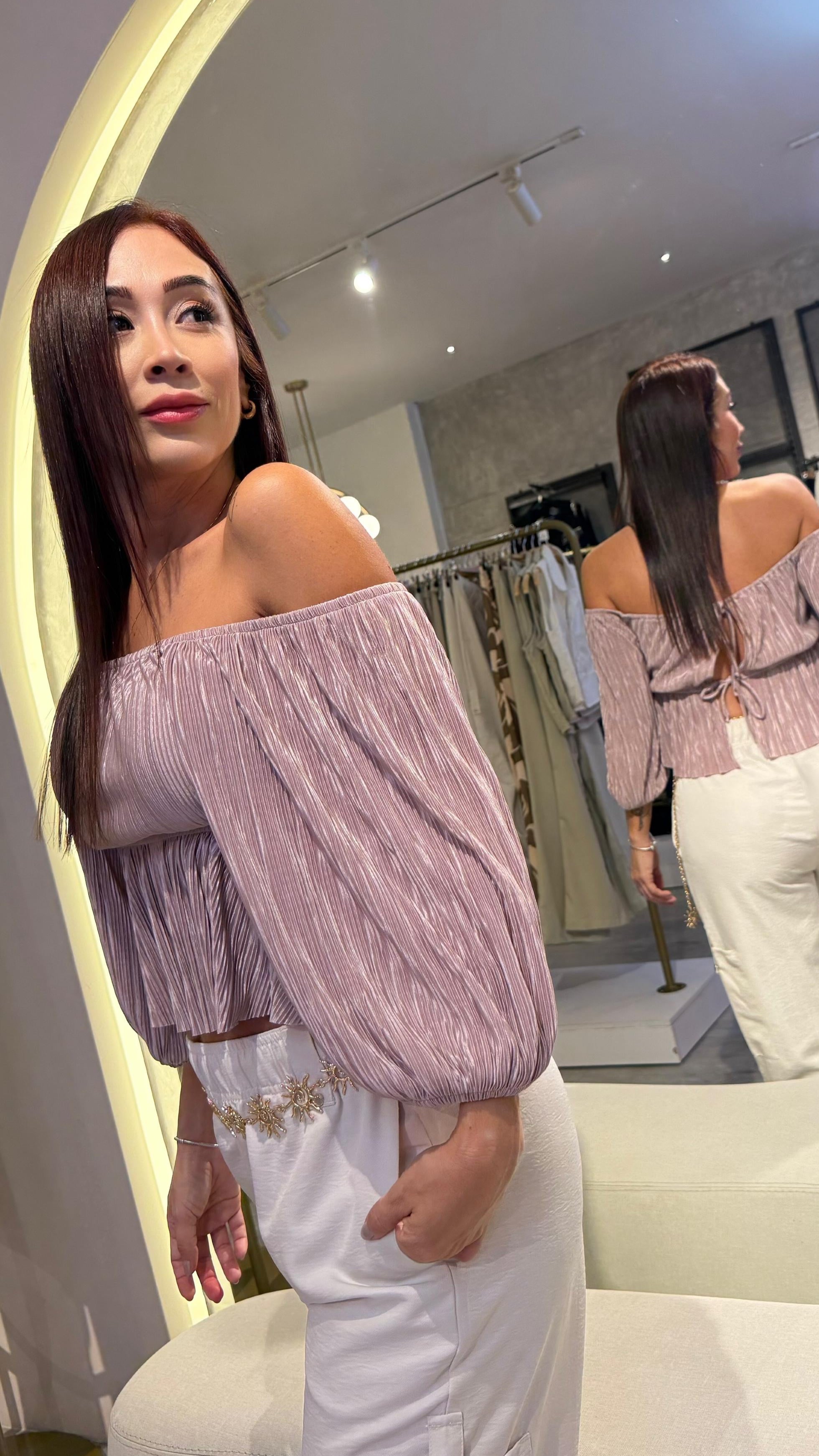 BLUSA HOMBRO CAIDO, SILUETA AMPLIA EN TELA PLIZADA