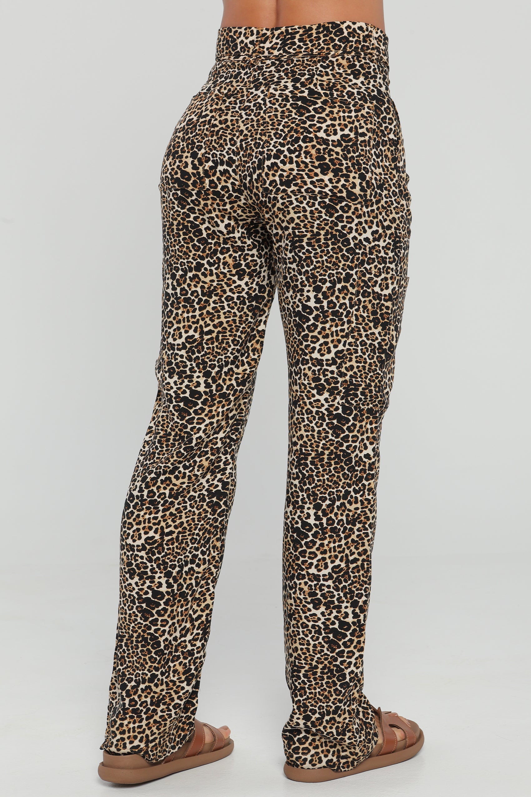 PANTALON BOLSILLOS SOBREPUESTOS EN DIAGONAL