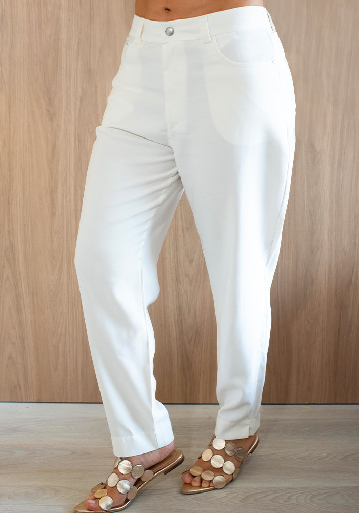 PANTALÓN 5 BOLSILLOS SILUETA SEMI AJUSTADO