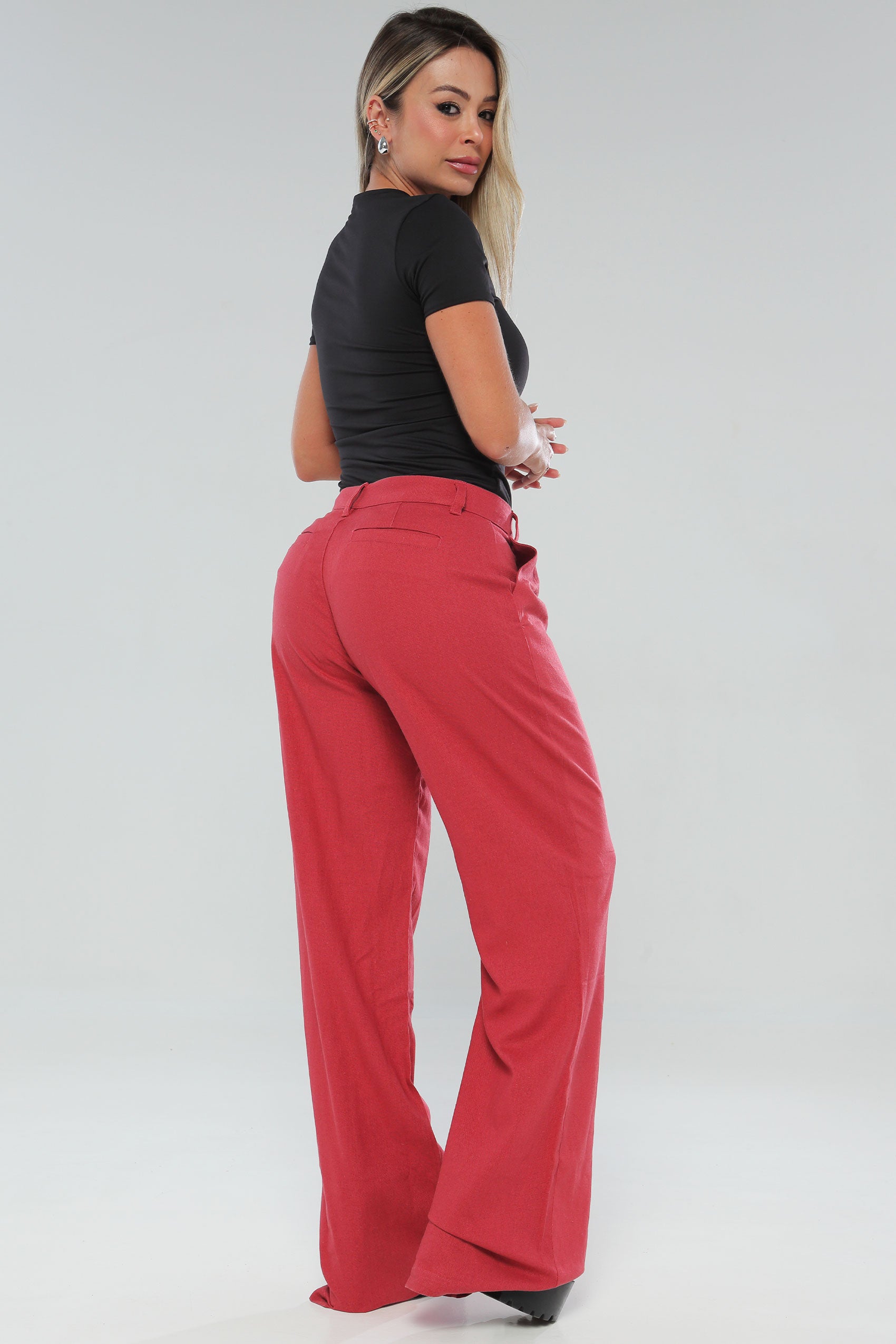 Pantalon pretina con cruce y prenses.