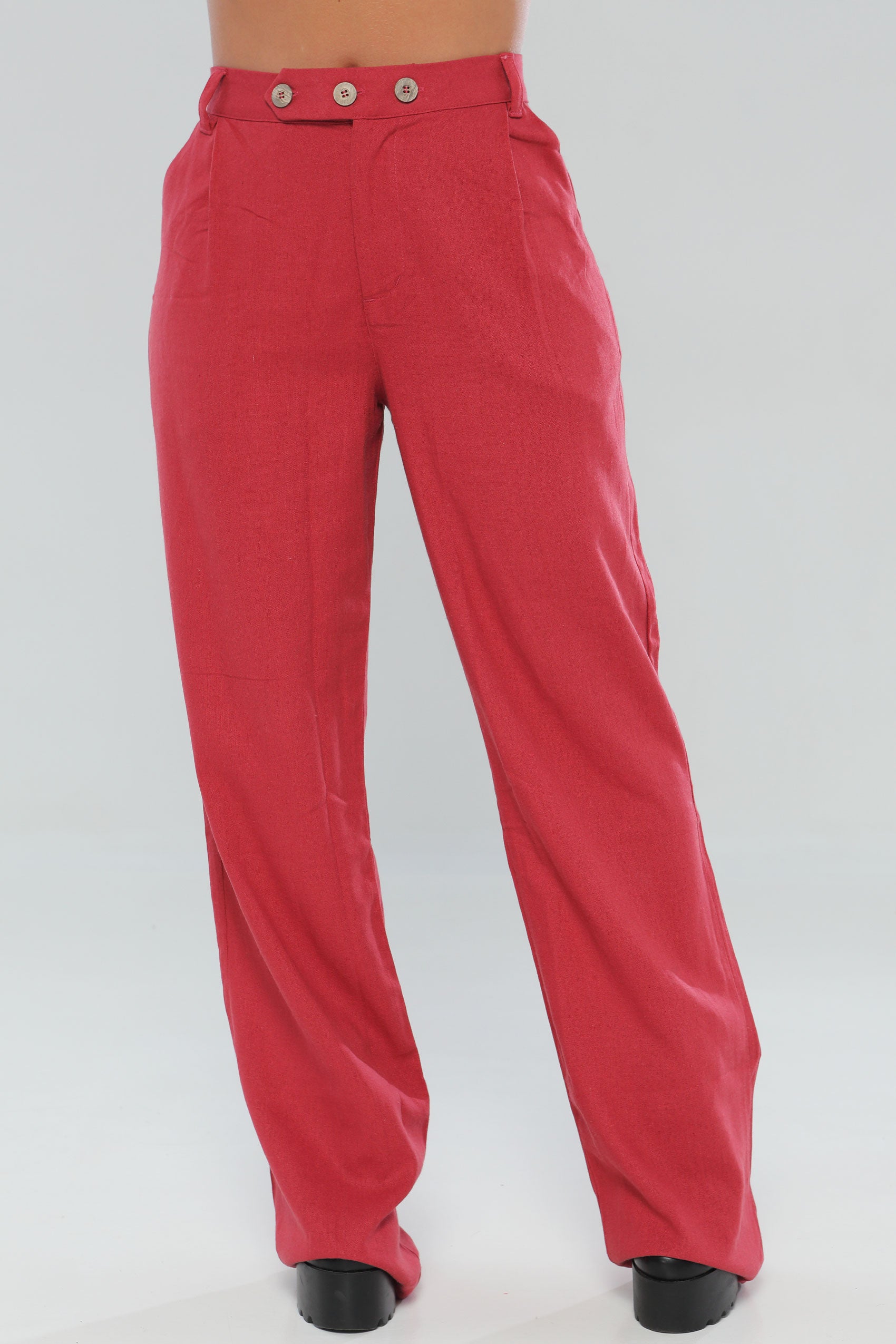 Pantalon pretina con cruce y prenses.