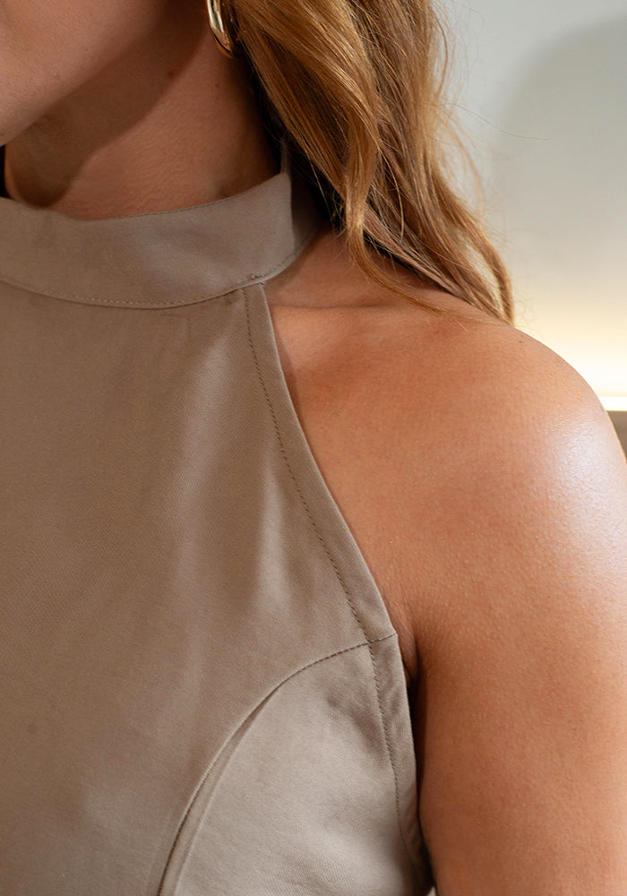 BLUSA CUELLO HALTER ABIERTA EN ESPALDA