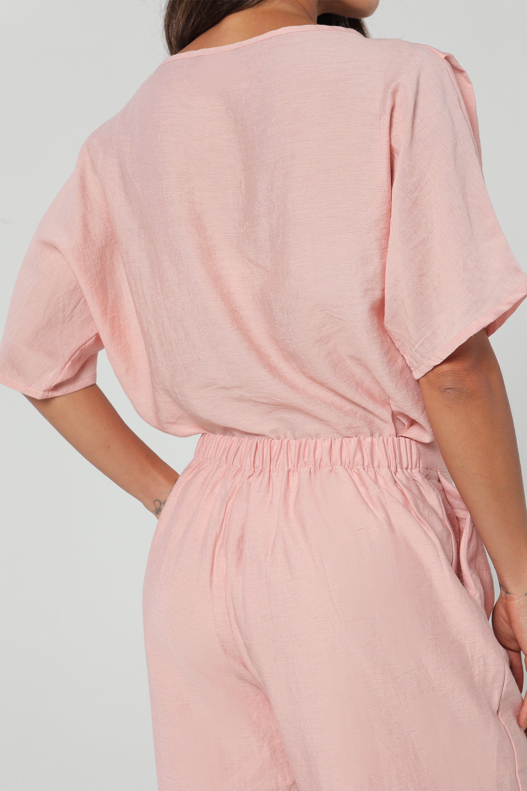 CONJUNTO SILUETA FLARED CON PRETINA DELGADA Y DETALLE EN CINTURA