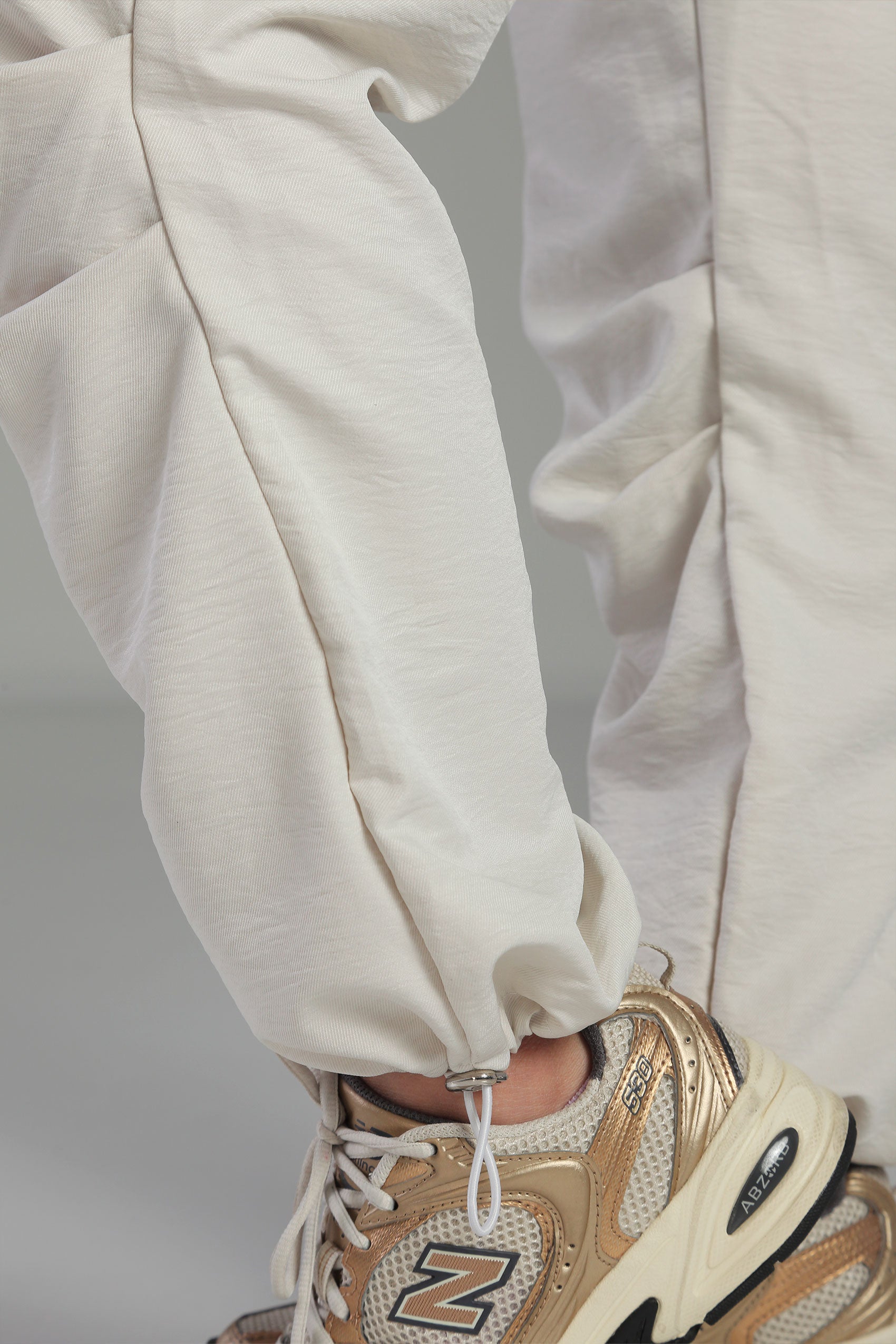 PANTALON TIPO CARGO CON PRETINA RESORTADA