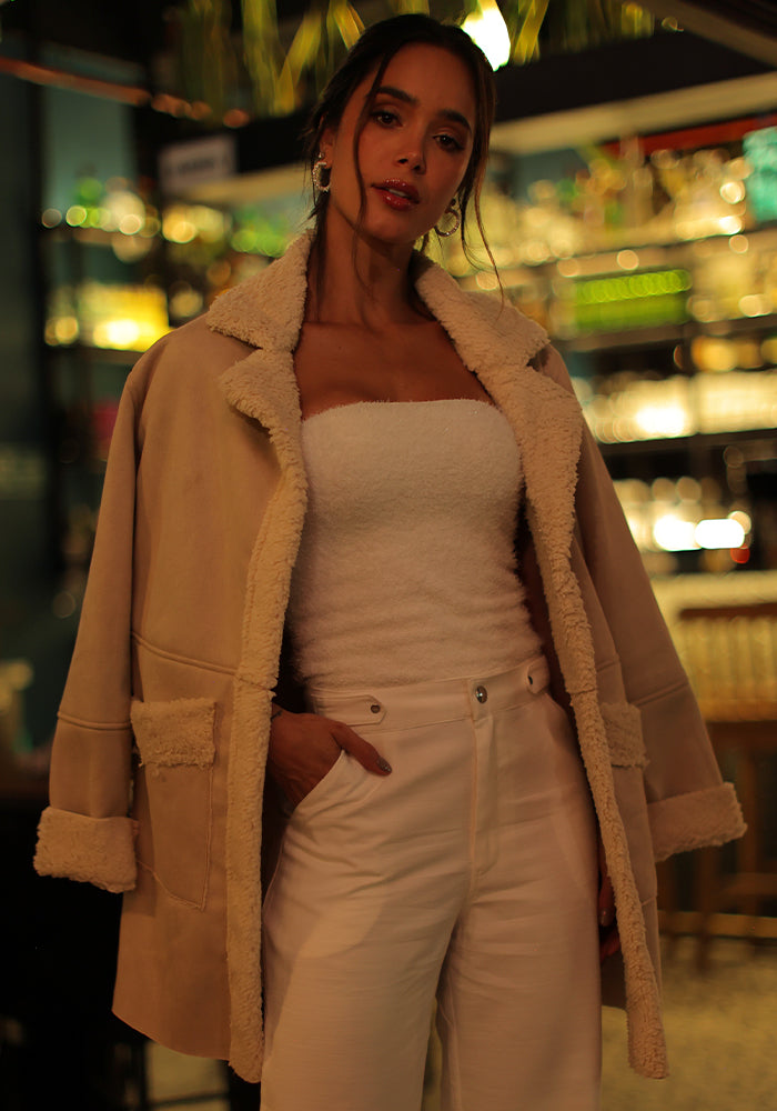 STRAPLESS SILUETA AJUSTADA EN TELA FELPA