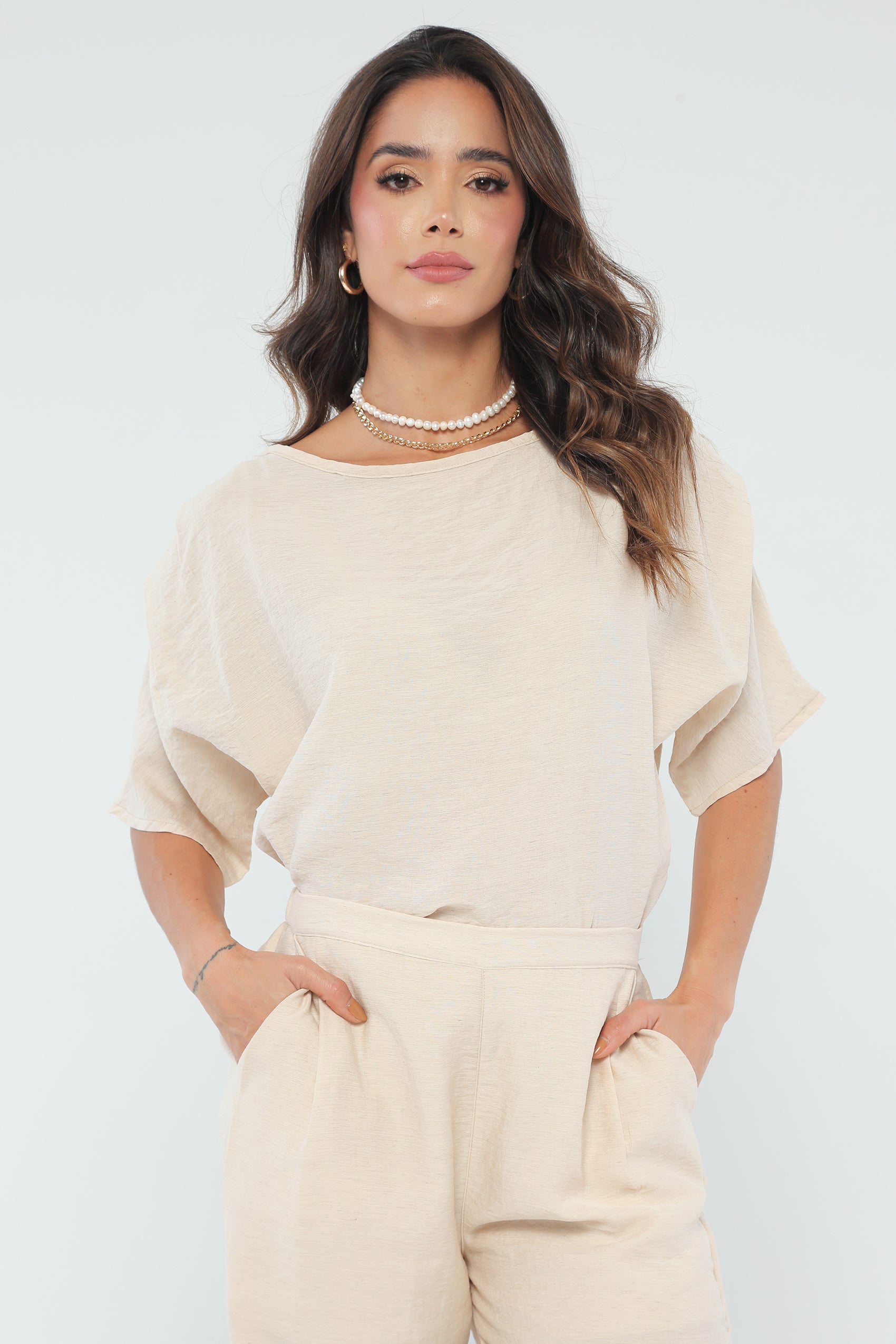 CONJUNTO SILUETA FLARED CON PRETINA DELGADA Y DETALLE EN CINTURA