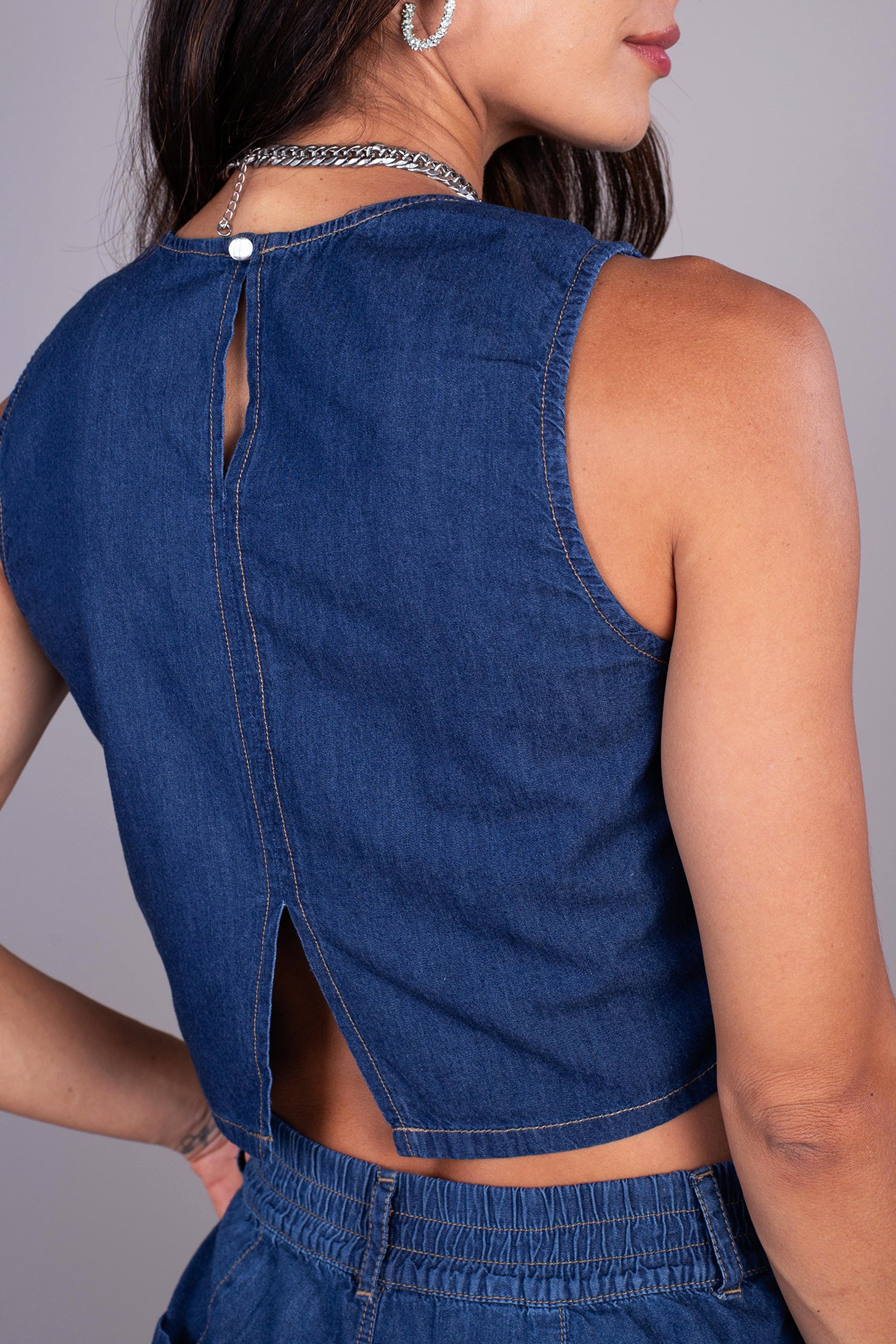 BLUSA CORTA SILUETA AMPLIA, CUELLO REDOND