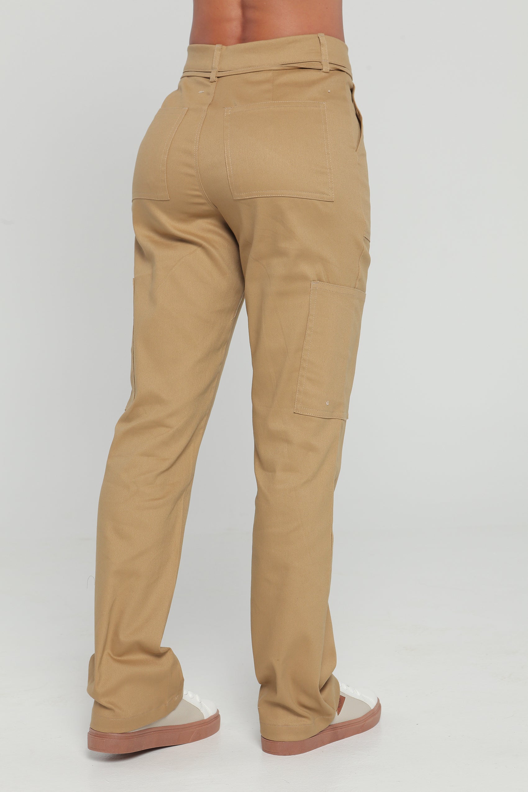 PANTALON DE DRIL SILUETA SEMI AMPLIA CON BOLSILLOS CARGO