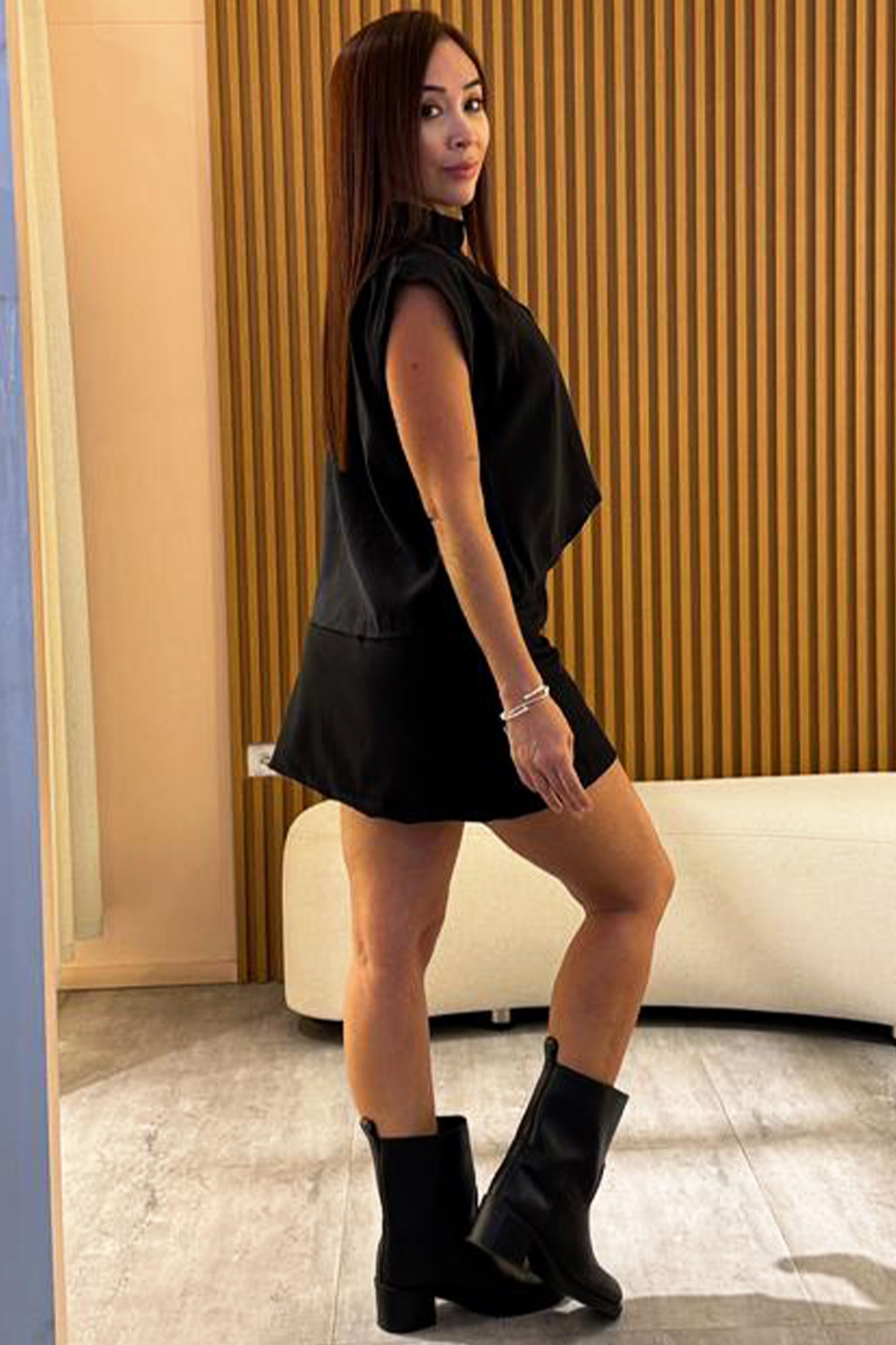 FALDA SHORT CON ABERTURA EN FRENTE