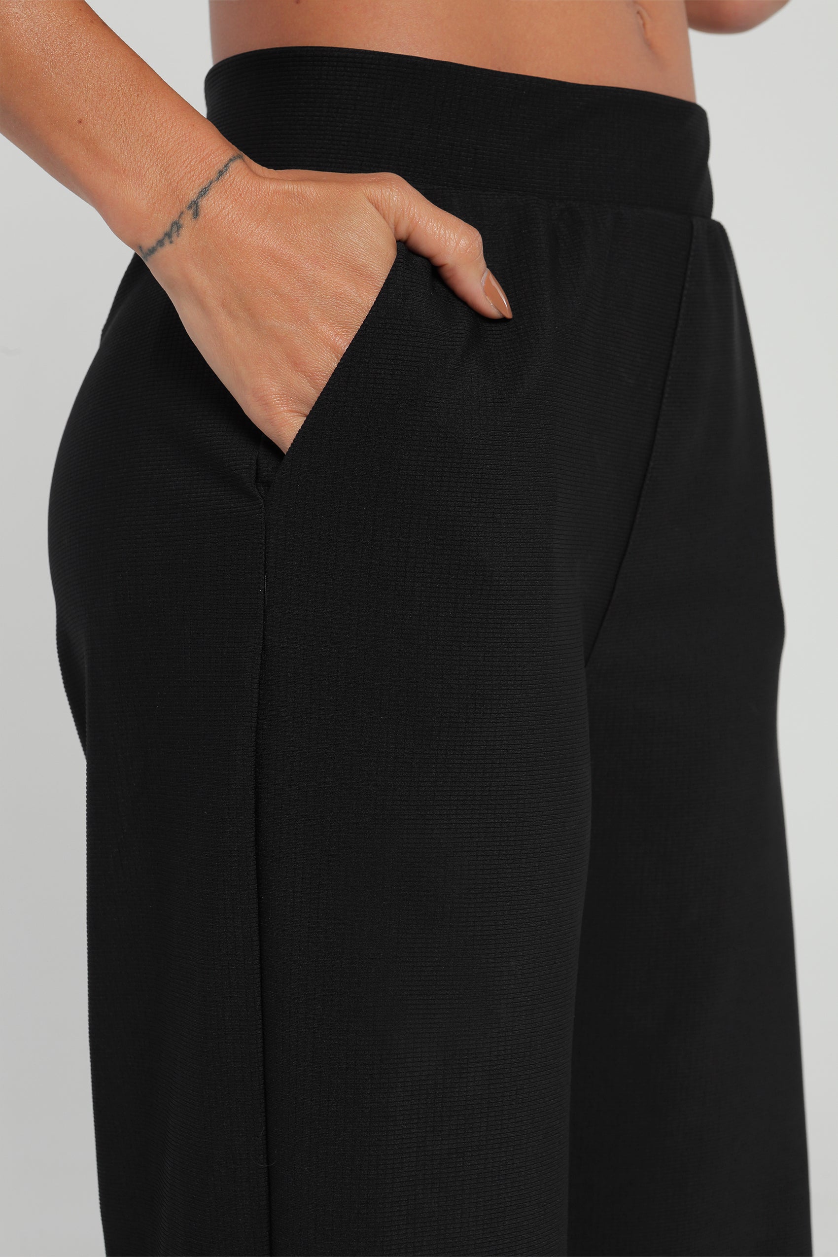 PANTALON TIPO ALFRED CON PRETINA Y ELÁSTICO AJUSTABLE