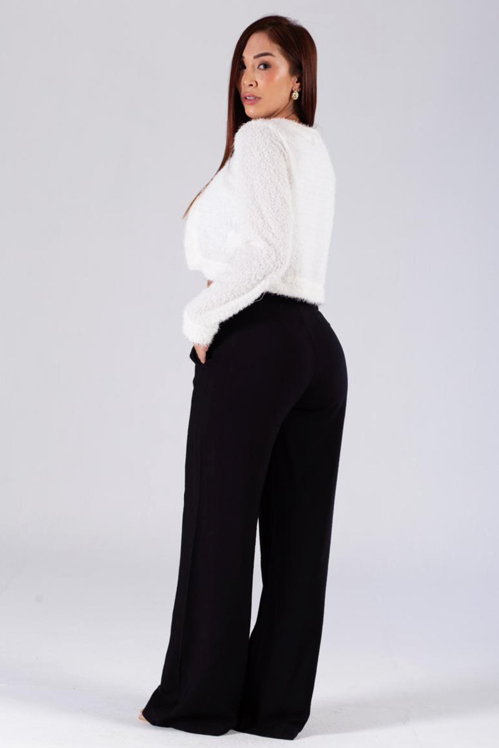 PANTALON SILUETA SEMIAJUSTADA CON PINZAS