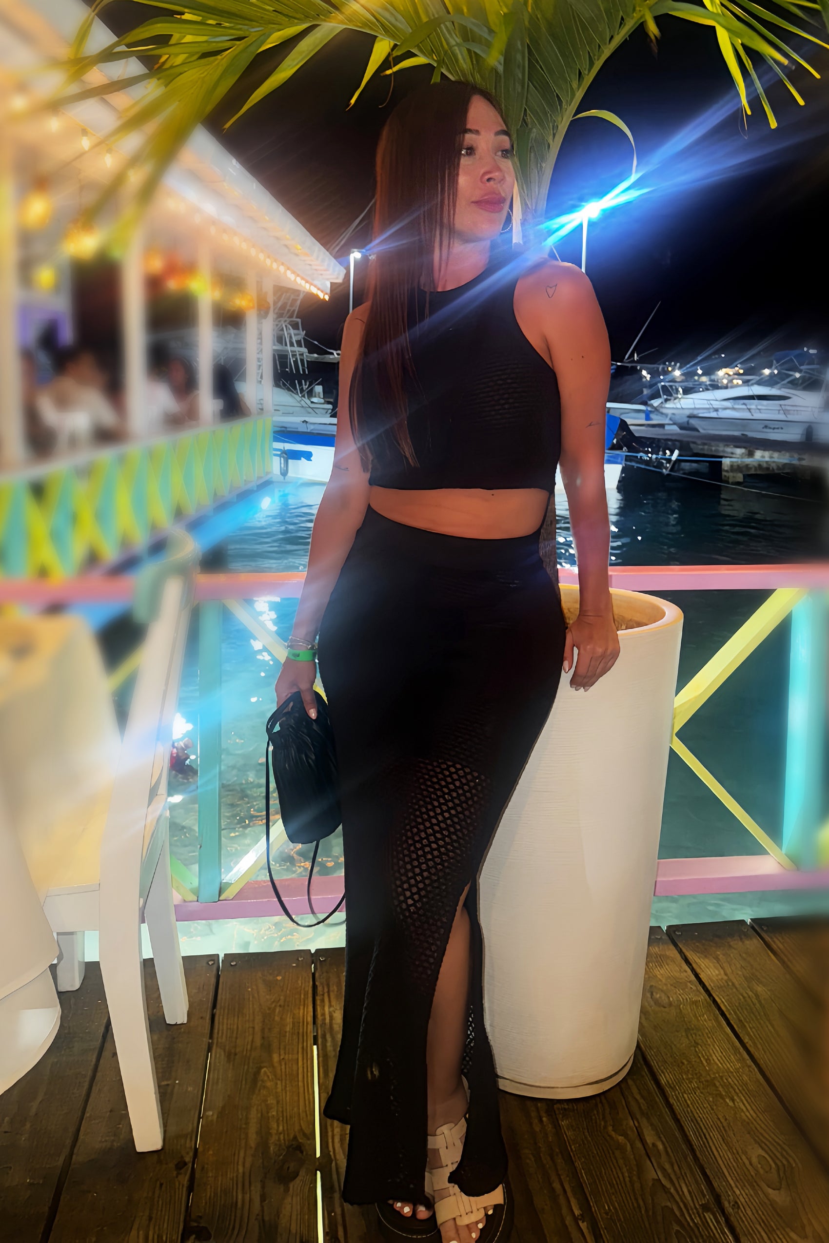 CONJUNTO FALDA CON ABERTURA EN COSTADO Y BLUSA ESQUELETO BASICA