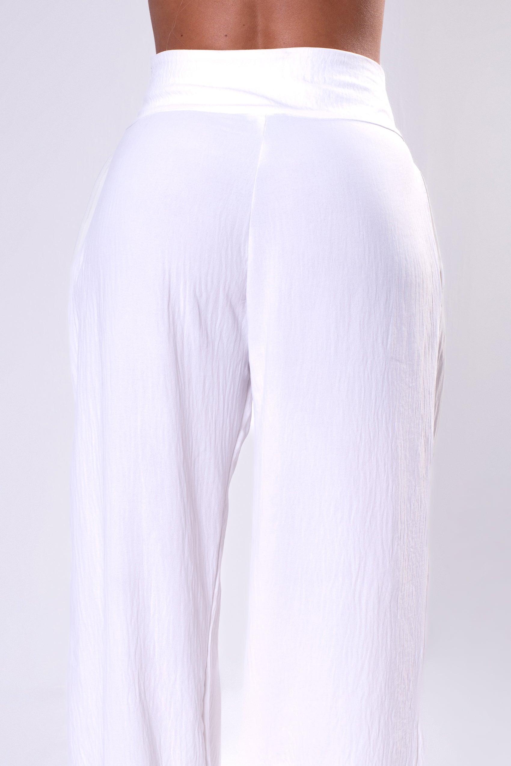 PANTALON PRETINA ANATÓMICA CON DETALLE EN PRETINA