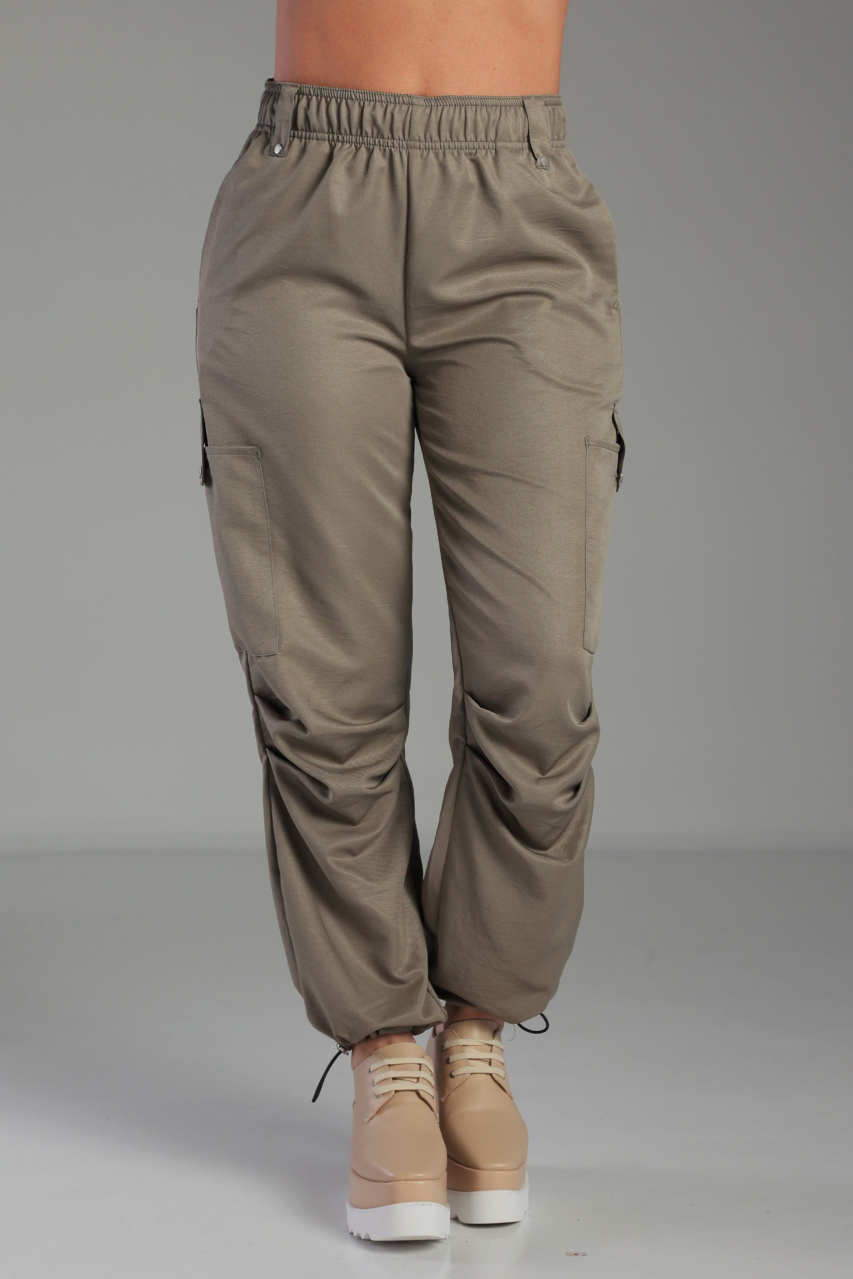 PANTALON TIPO CARGO CON PRETINA RESORTADA