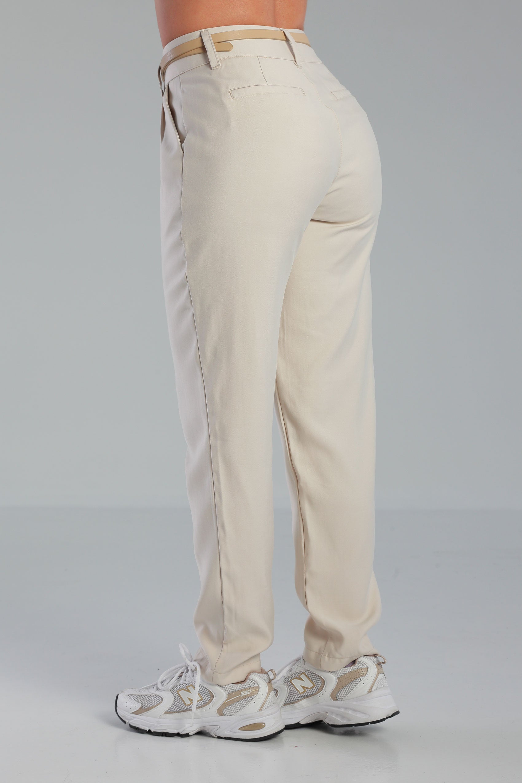 PANTALON SILUETA FLARE PRETINA ANATOMICA