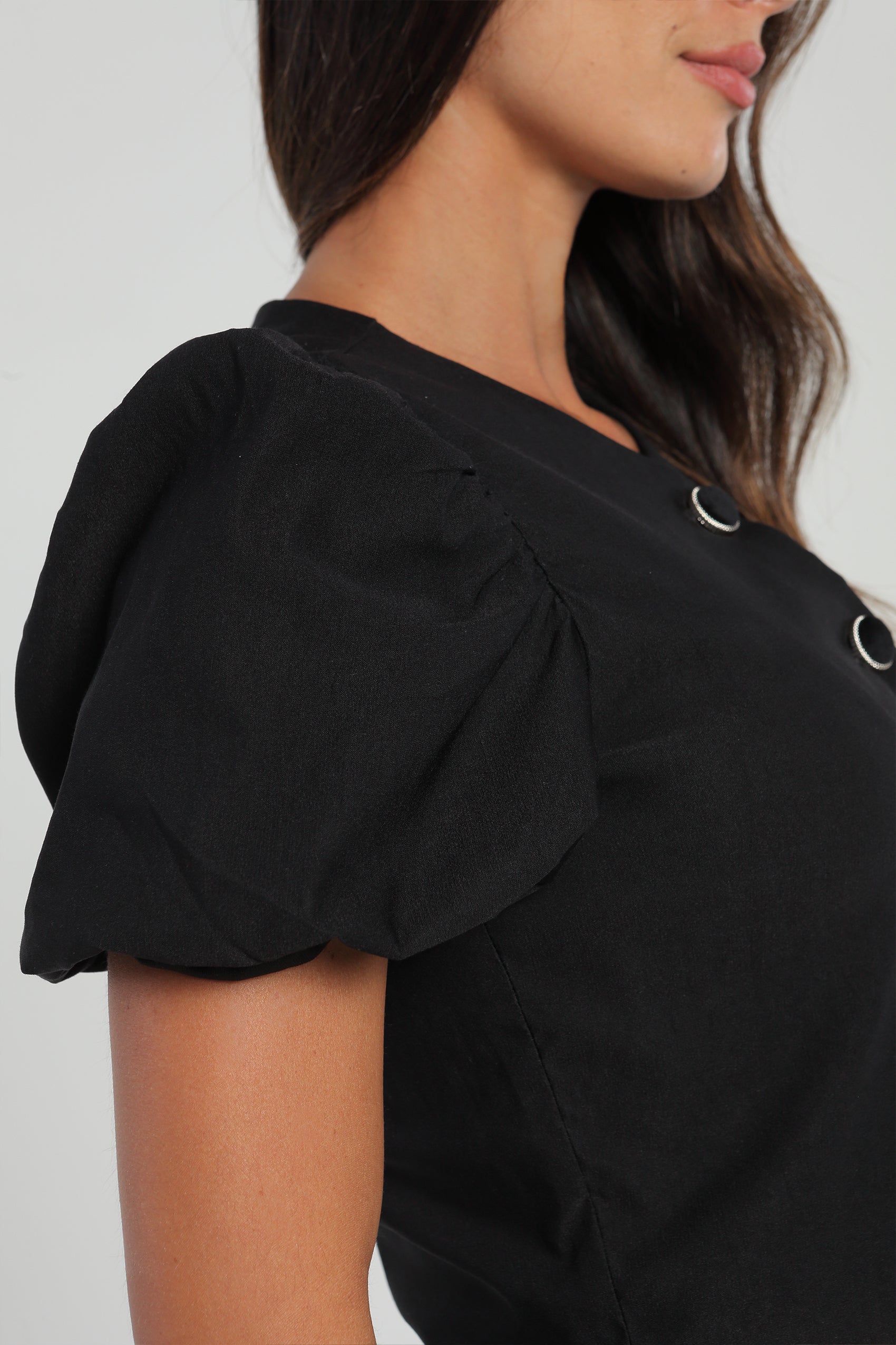 BLUSA CON BOTON FRONTAL (Copia)