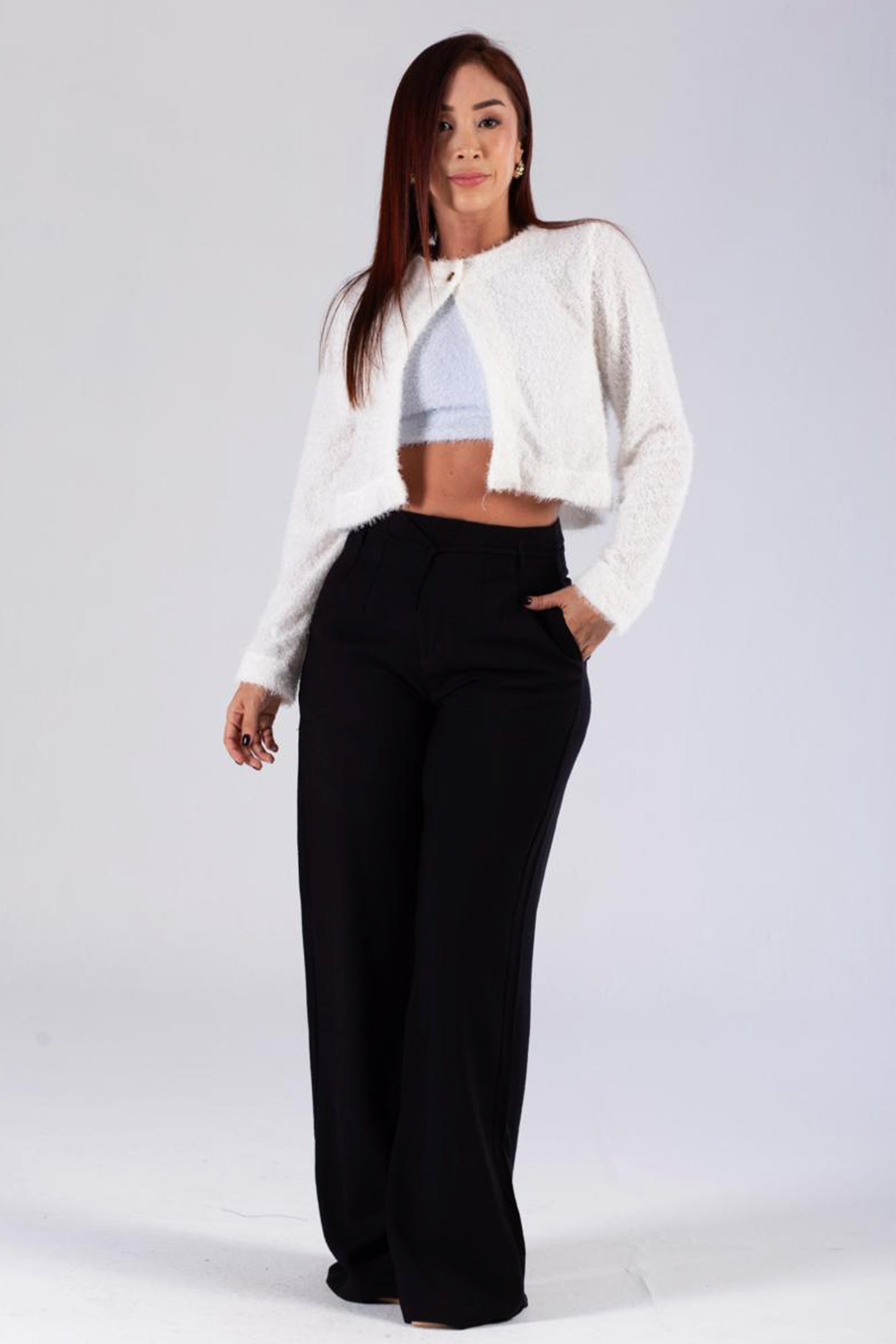 PANTALON SILUETA SEMIAJUSTADA CON PINZAS