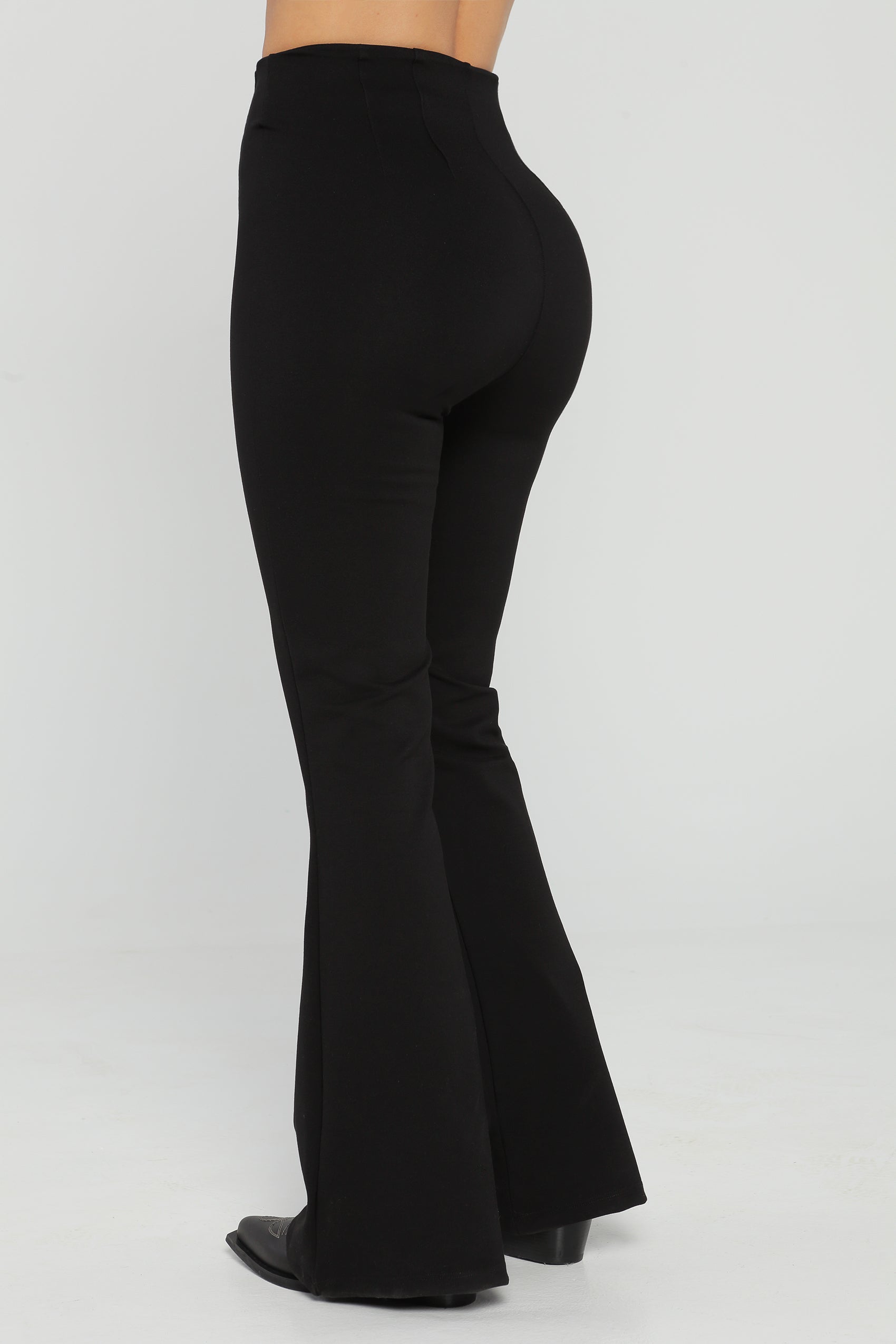 PANTALON BOTA CAMPANA CON PRENSES