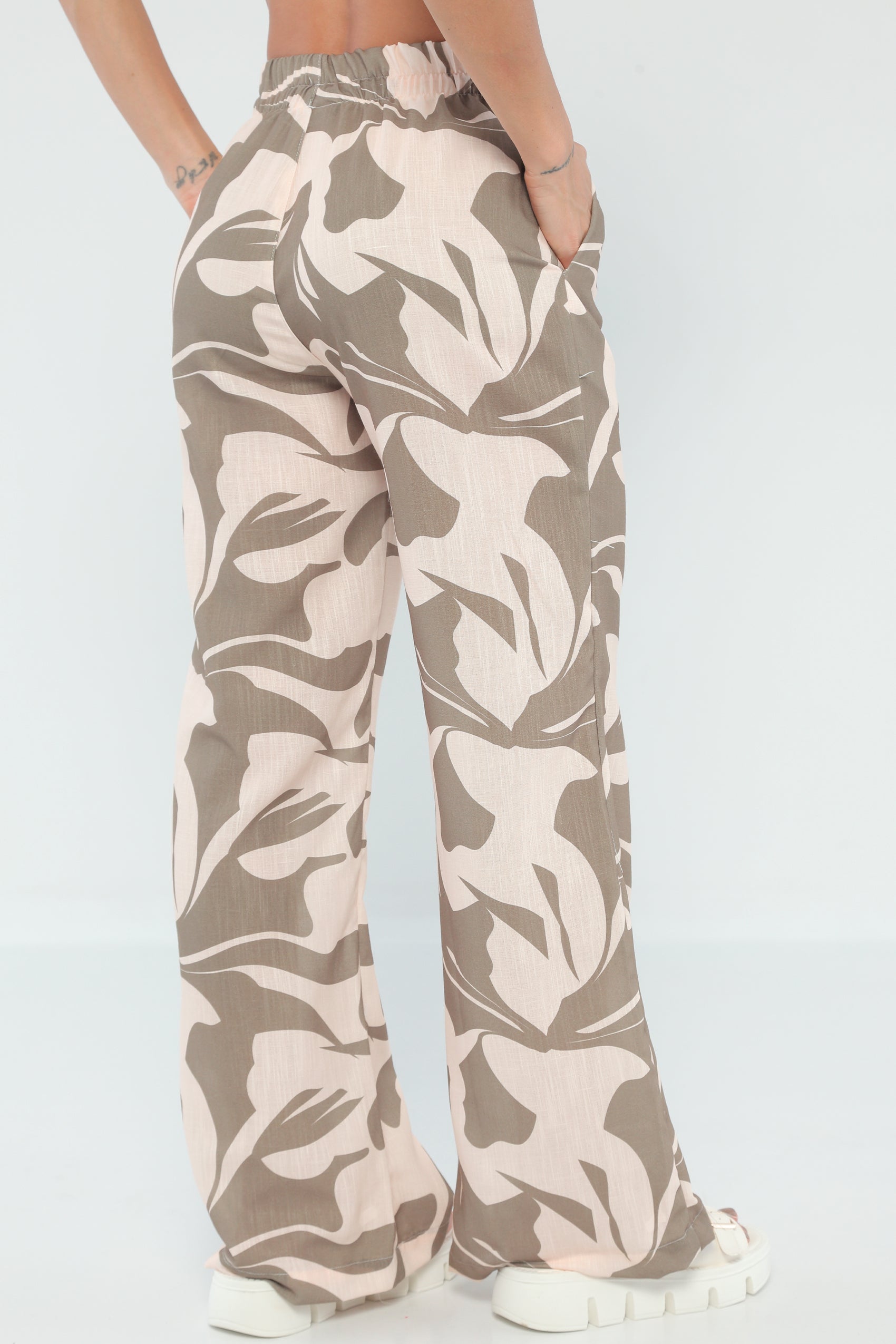 PANTALON EN TELA SUBLIMADA, PRETINA CON ELASTICO AJUSTABLE