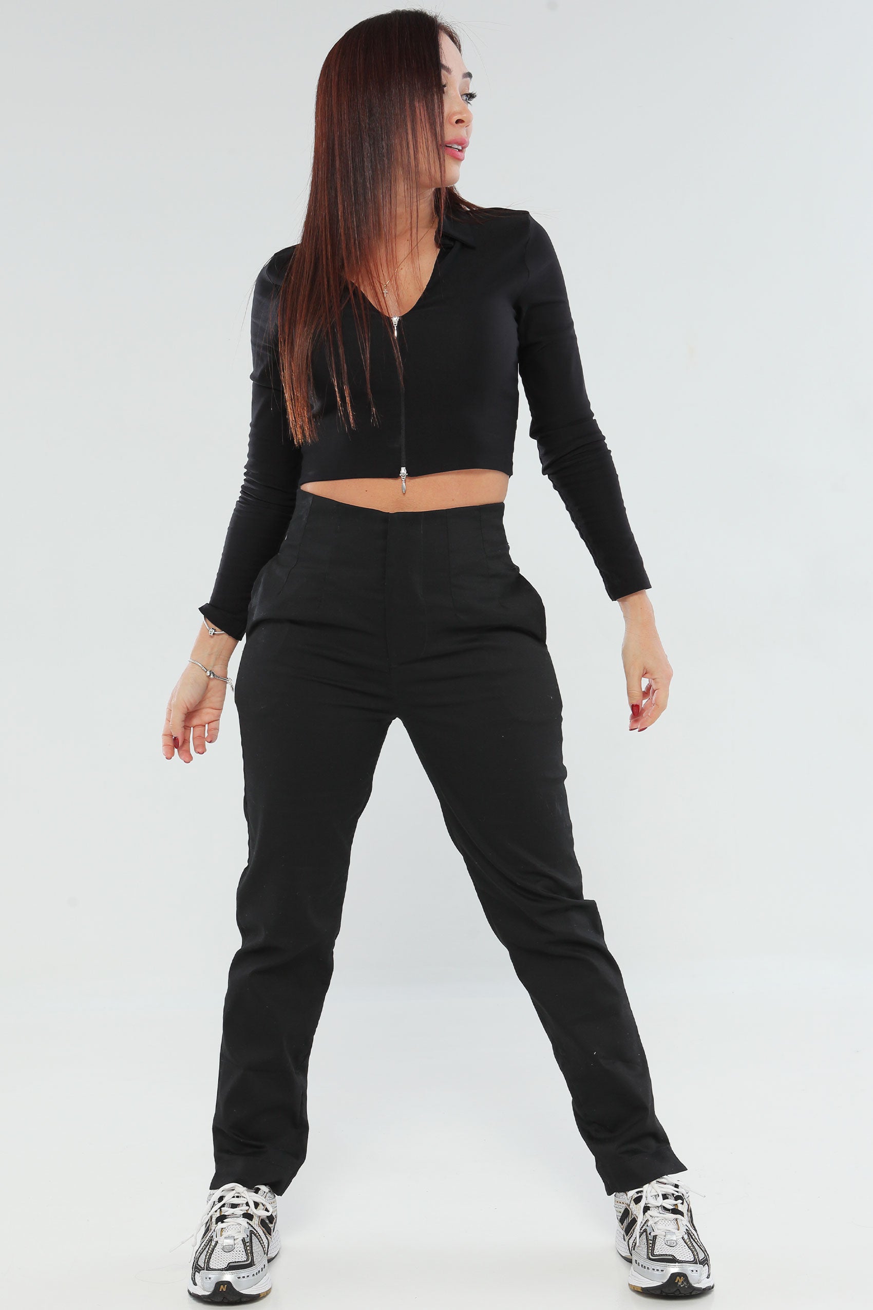 Blusa corta, manga larga con cuello