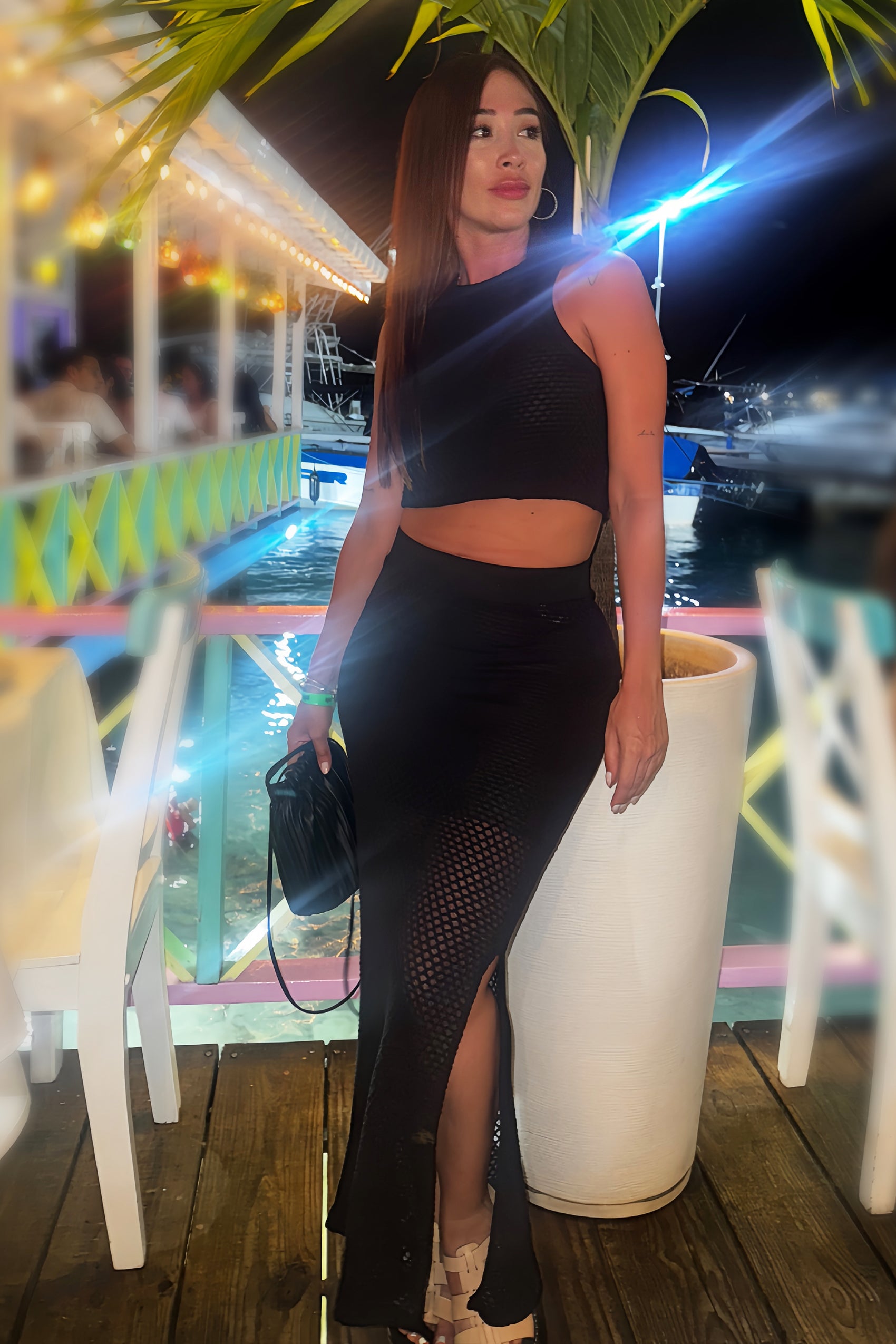 CONJUNTO FALDA CON ABERTURA EN COSTADO Y BLUSA ESQUELETO BASICA