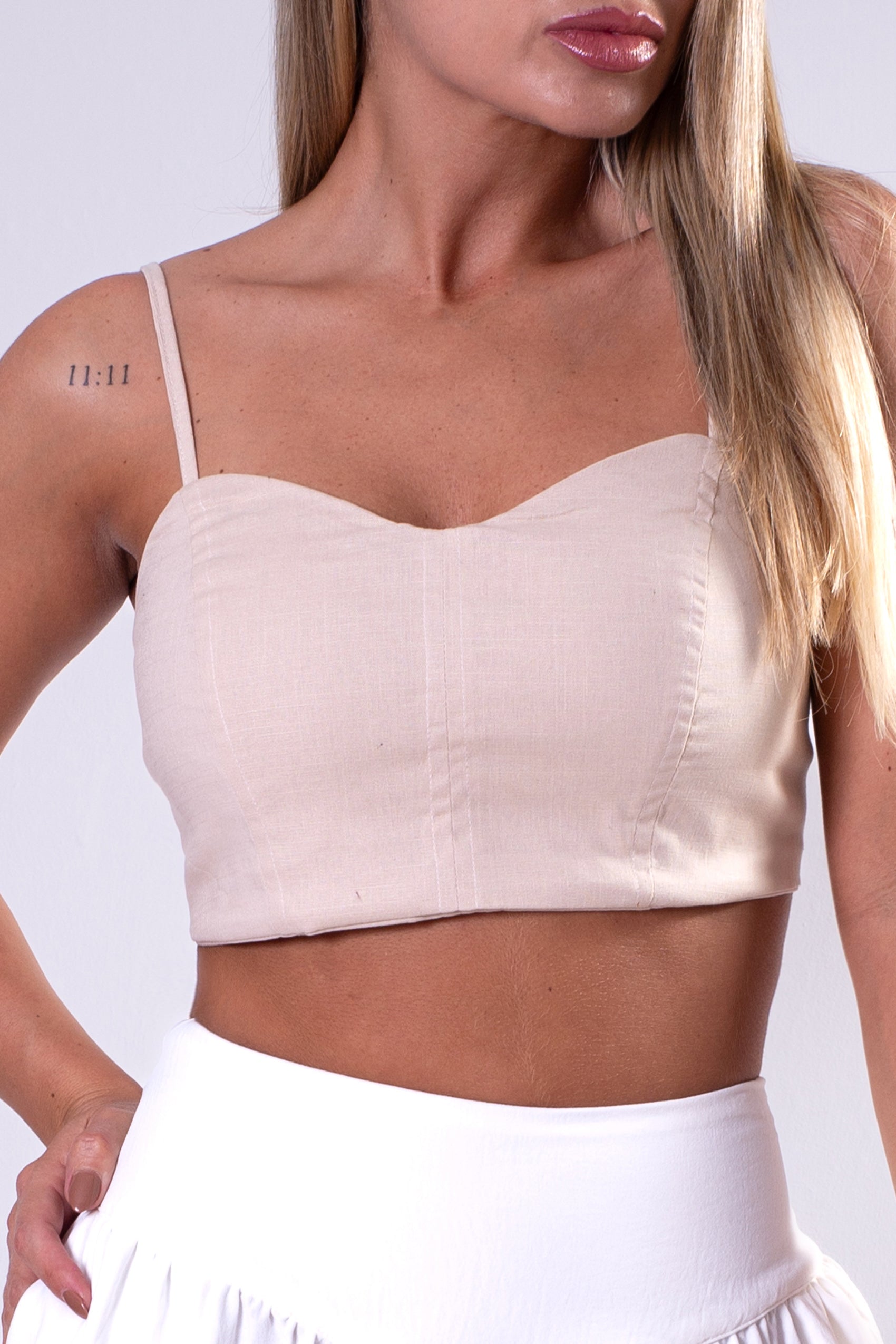 CROP TOP CON TIRA AJUSTABLE