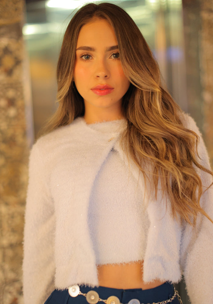 BUZO CUELLO REDONDO CON BOTÓN FRONTAL