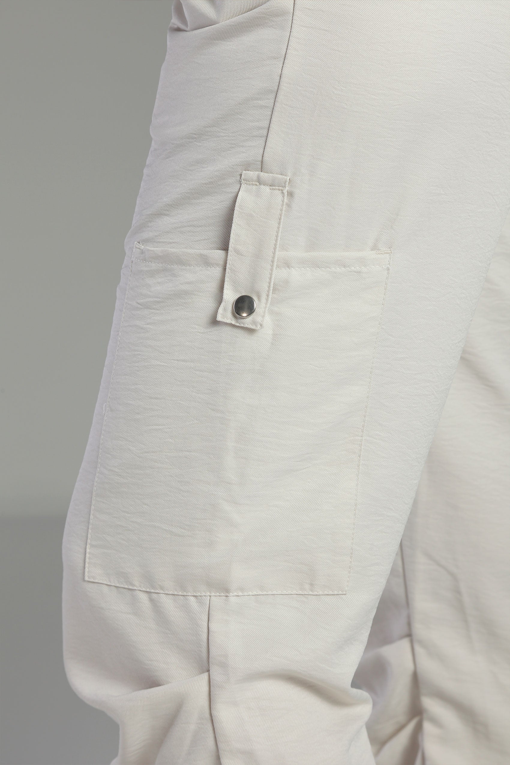 PANTALON TIPO CARGO CON PRETINA RESORTADA