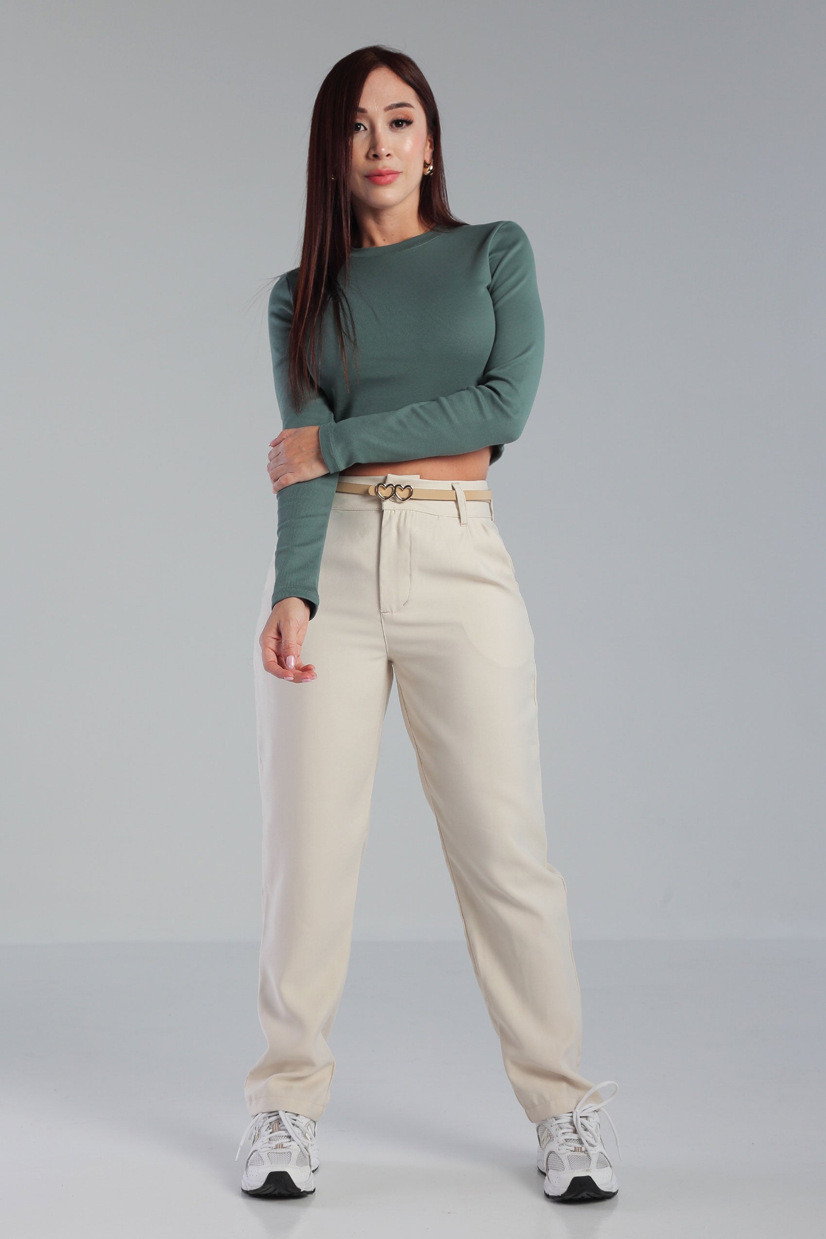 PANTALON SILUETA FLARE PRETINA ANATOMICA