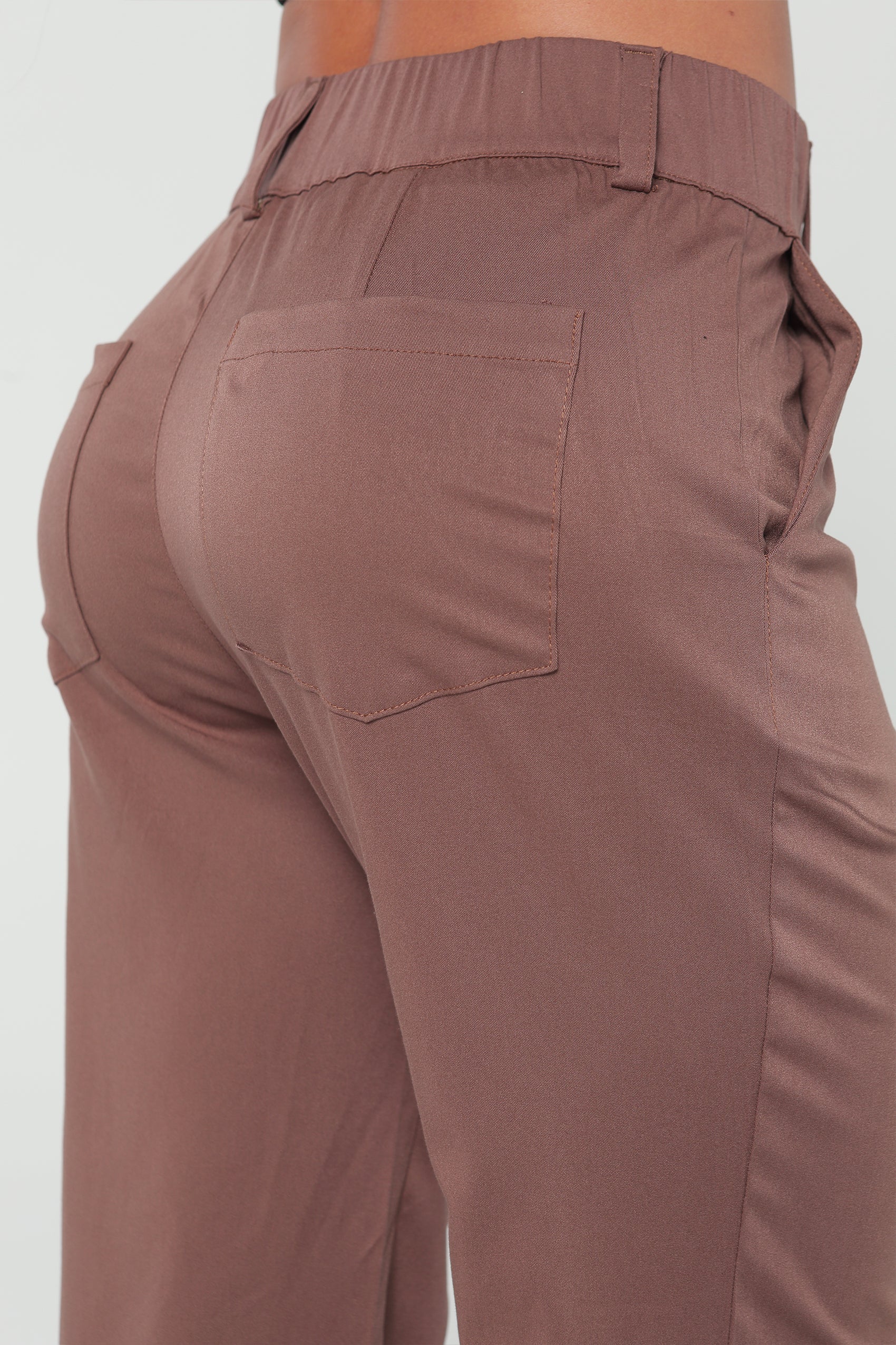 PANTALON SILUETA SEMIJAUSTADA, BOSILLO DIAGONAL