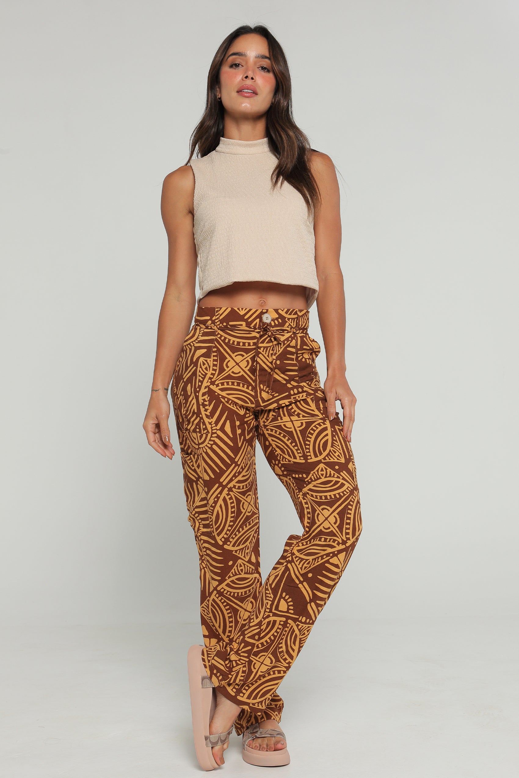 BLUSA CUELLO ALTO EN TELA CON TEXTURA