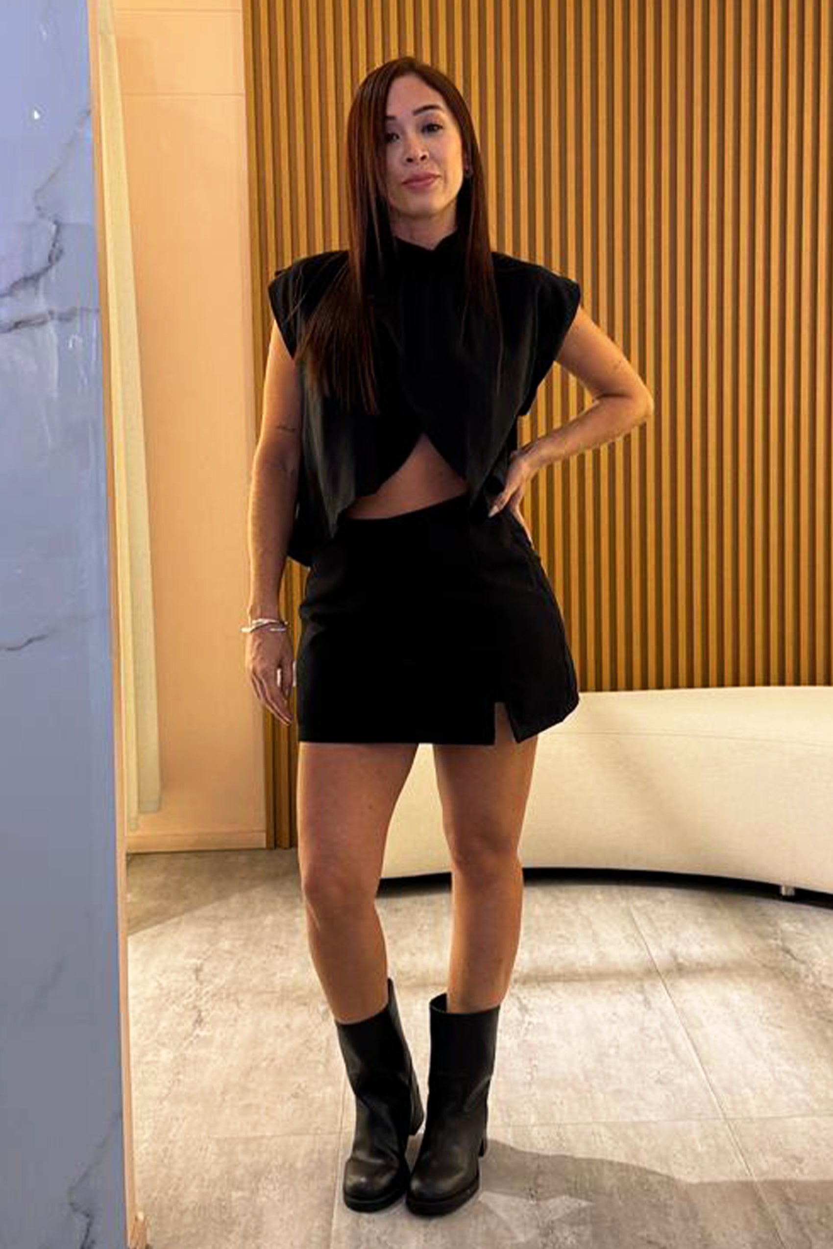 FALDA SHORT CON ABERTURA EN FRENTE