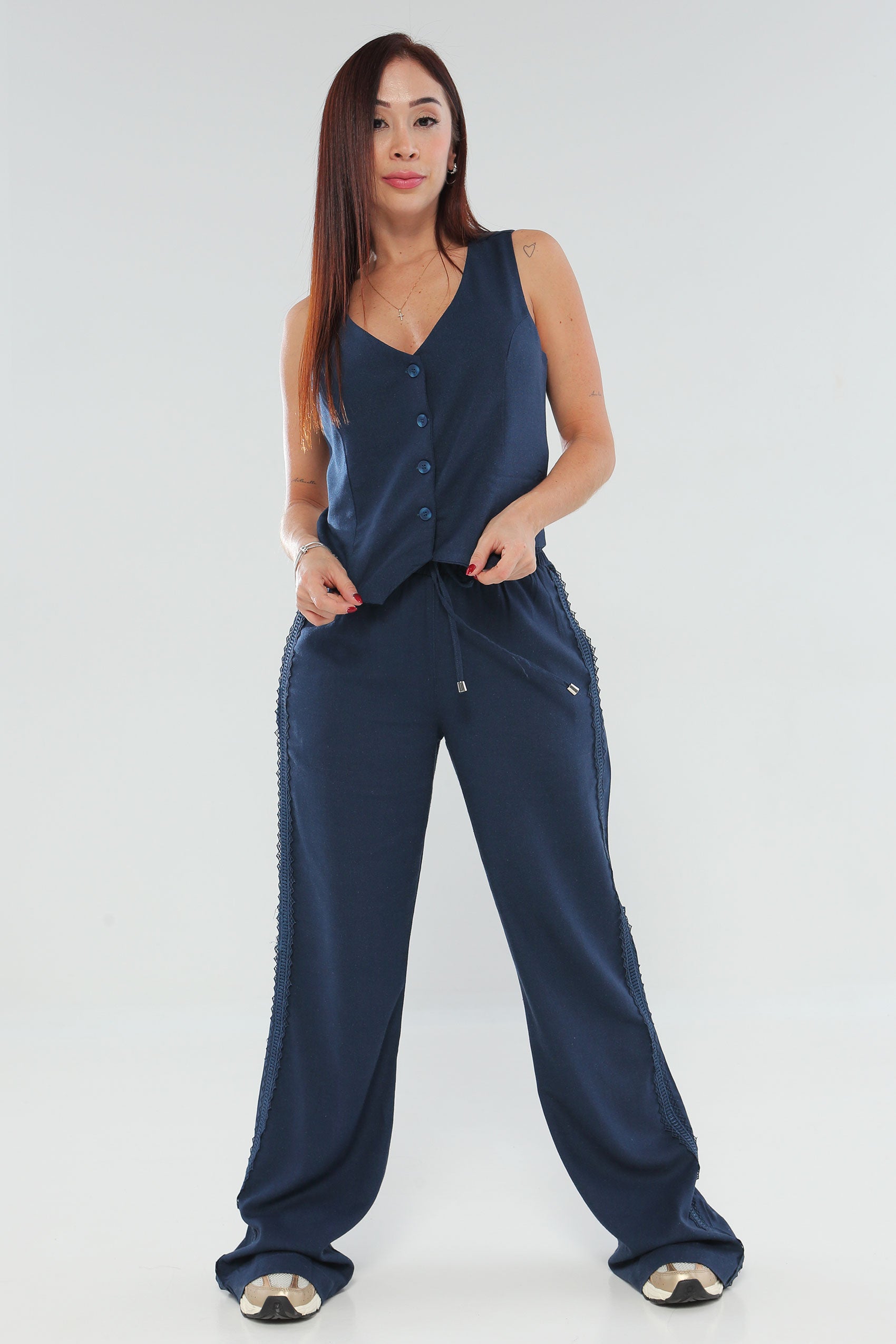 Pantalón silueta flared con cintura elástica, tela lino