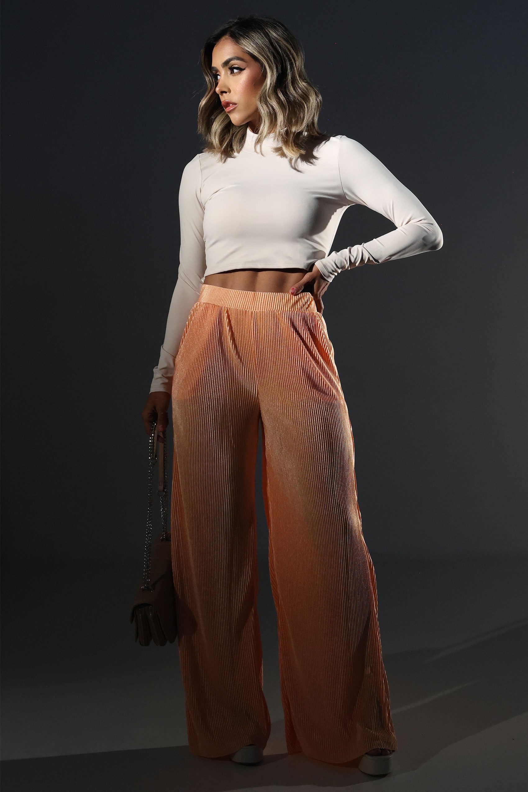 Pantalón plisado silueta amplia