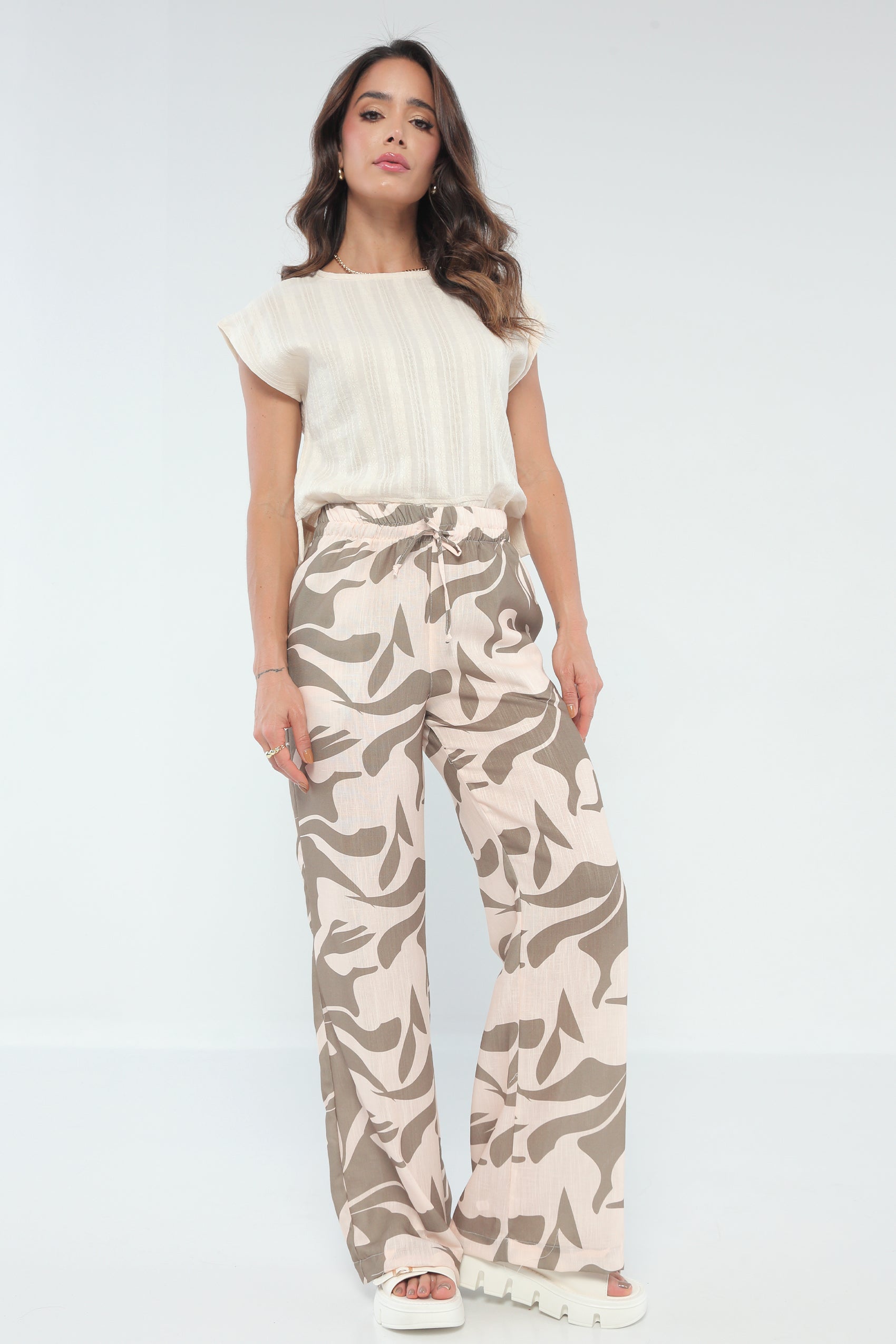 BLUSA MANGA INCLUIDA SILUETA AMPLIA, CON CUELLO REDONDO