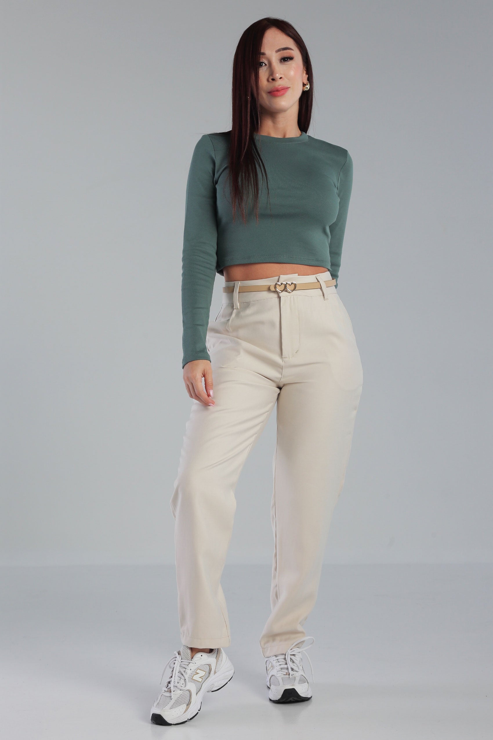 PANTALON SILUETA FLARE PRETINA ANATOMICA