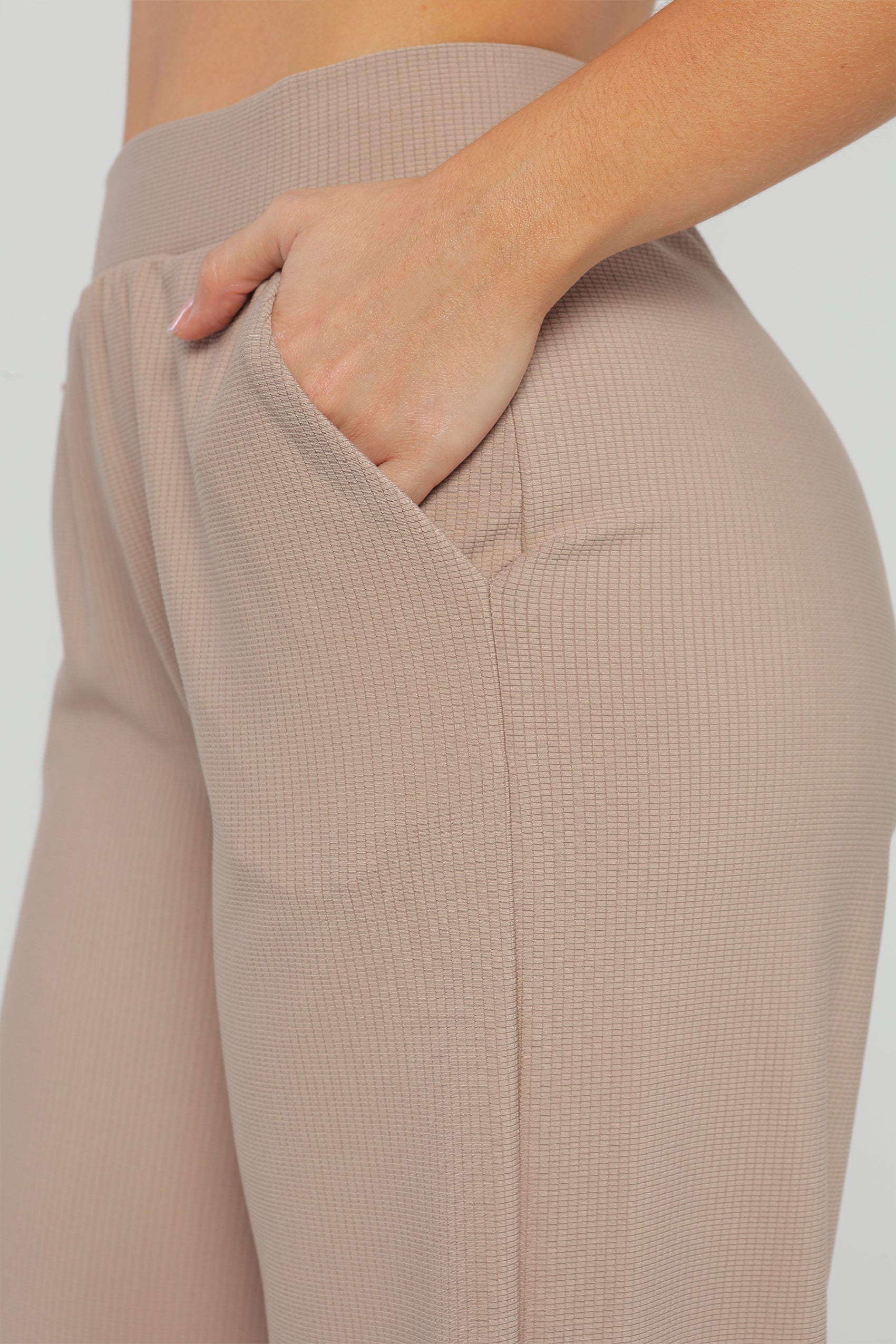 PANTALON TIPO ALFRED CON PRETINA Y ELÁSTICO AJUSTABLE