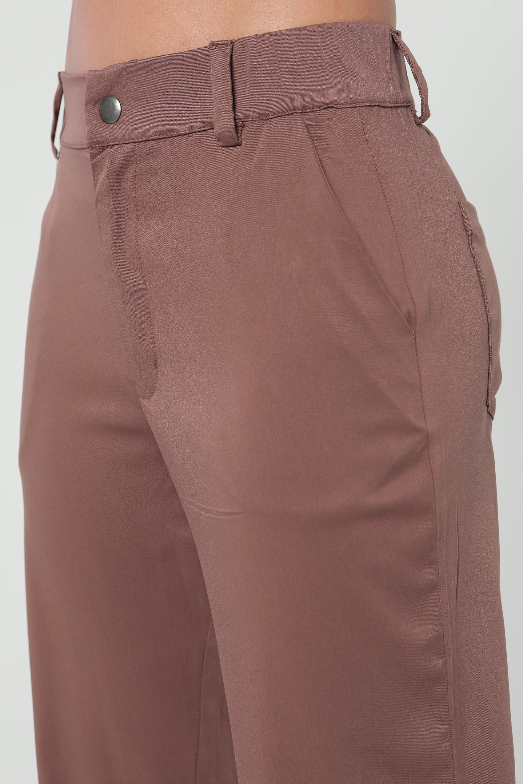 PANTALON SILUETA SEMIJAUSTADA, BOSILLO DIAGONAL