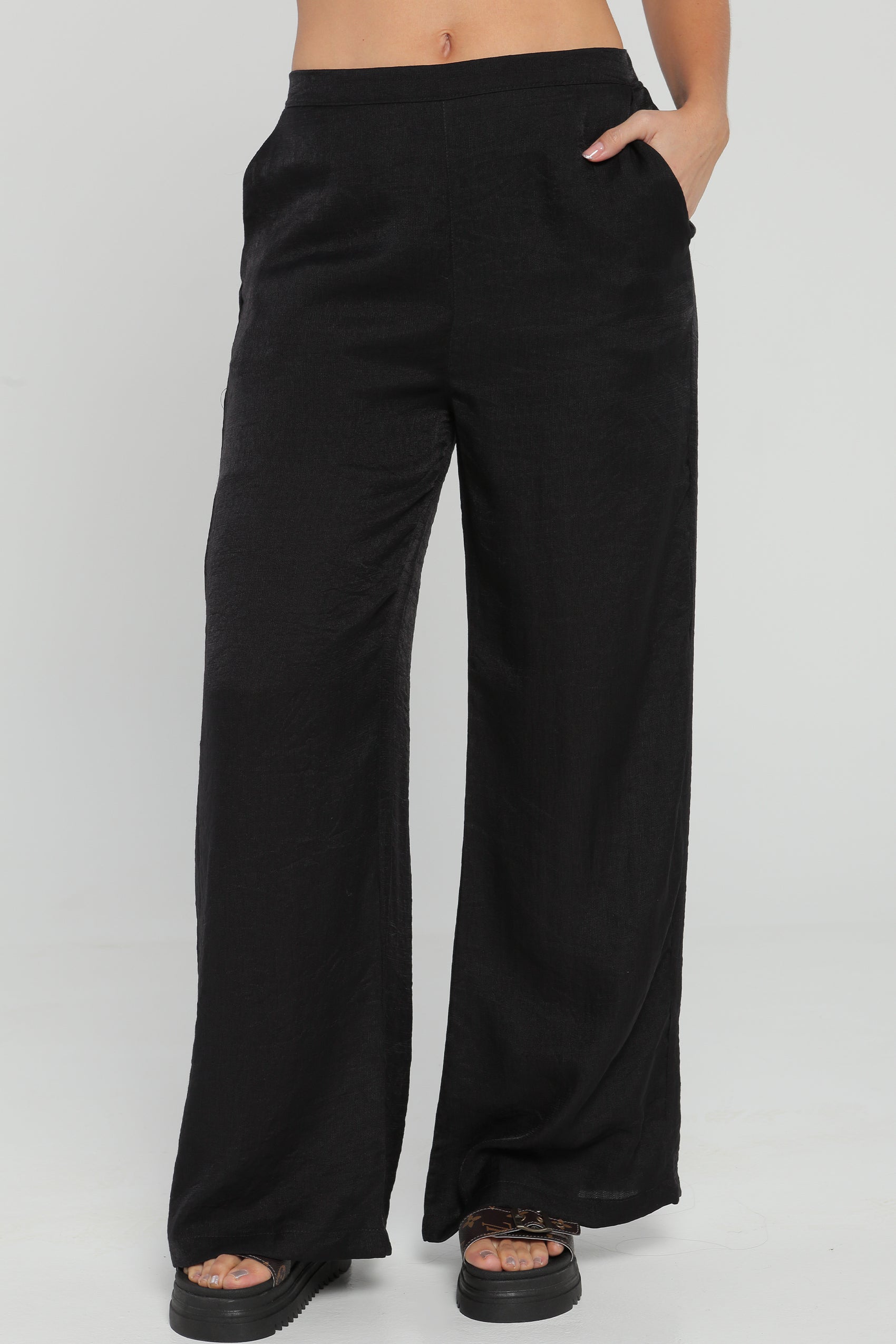 CONJUNTO PANTALON CON PRETINA LISA EN DELANTERO