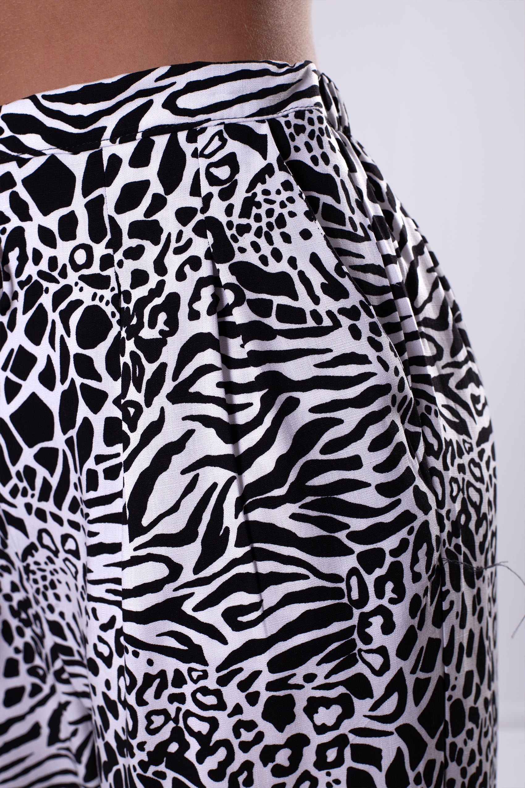 PANTALON ESTAMPADO SILUETA FLARED CON PRETINA RECOGIDA EN POSTERIOR Y CORDÓN