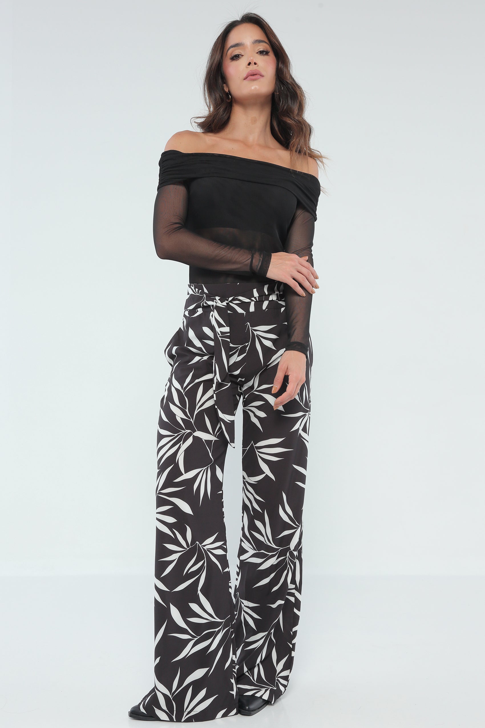 PANTALON SILUETA AMPLIA CON CINTURON  Y CREMALLERA EN COSTADO