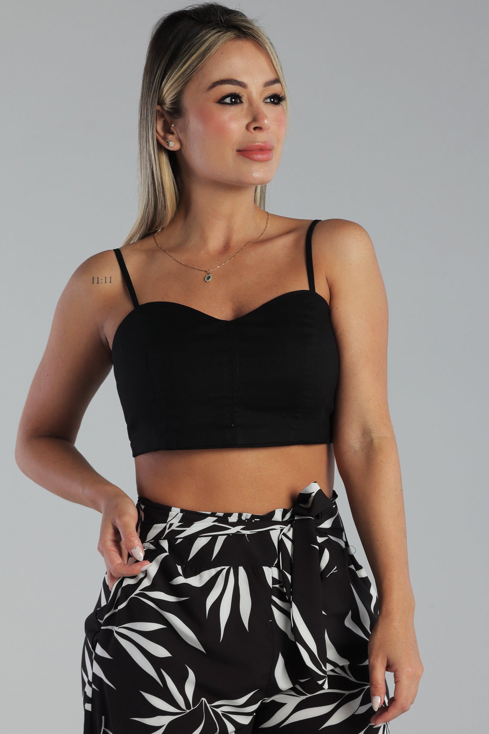CROP TOP CON TIRA AJUSTABLE