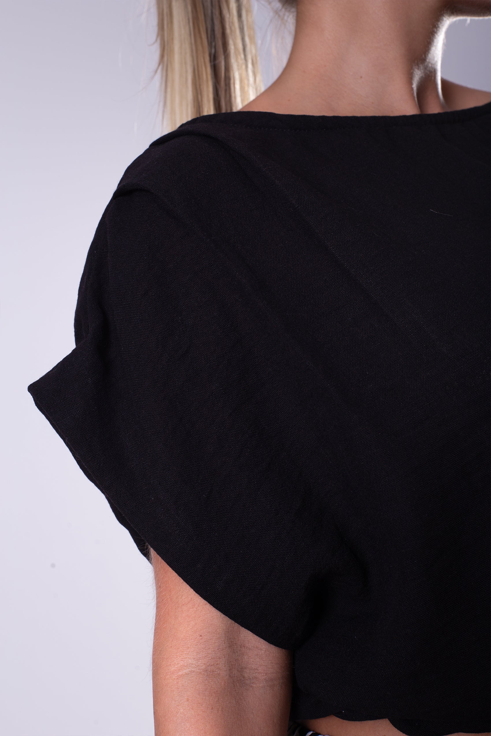 BLUSA MANGA INCLUIDA CON DETALLE EN PRENSES EN HOMBRO