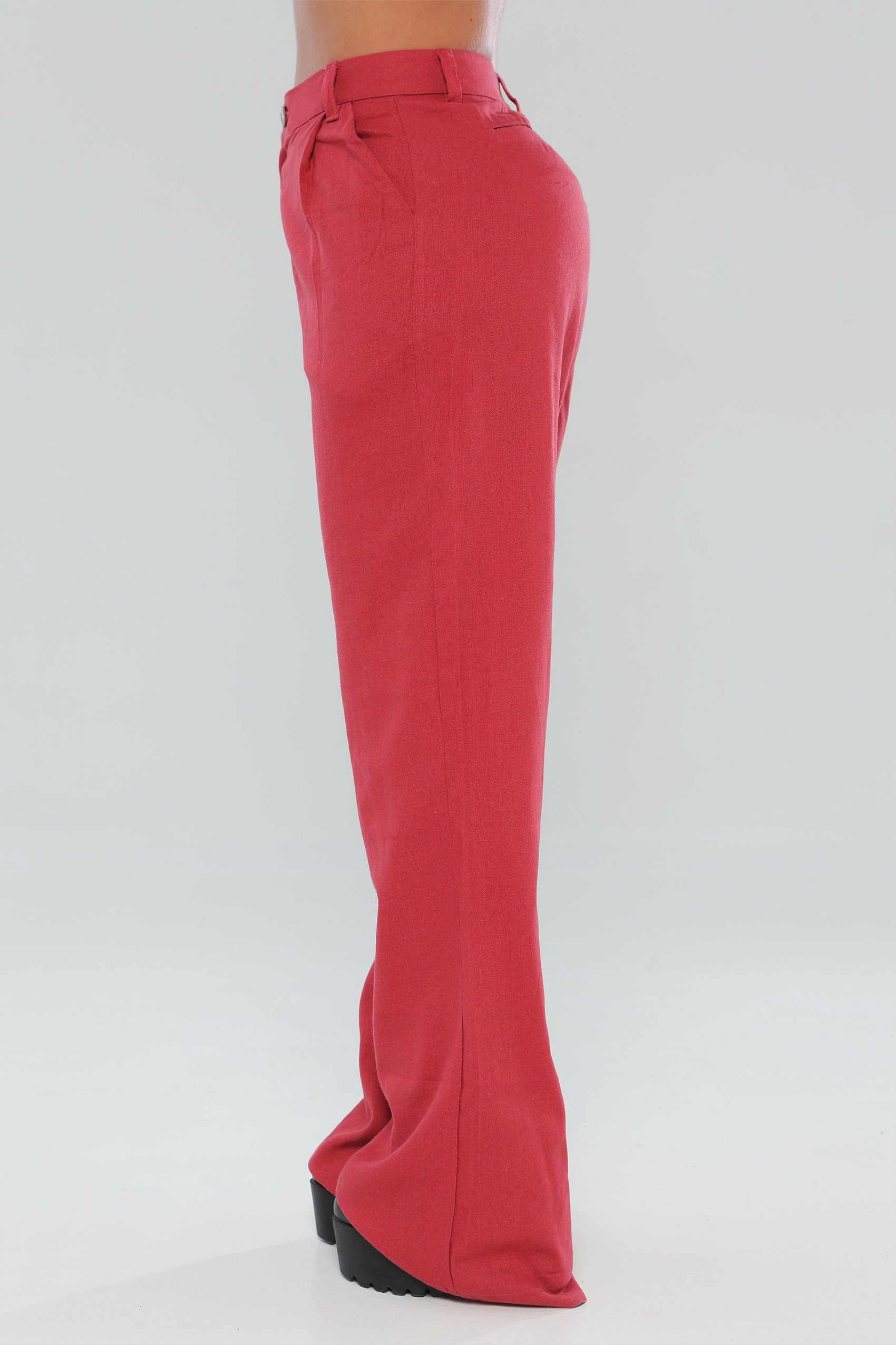 Pantalon pretina con cruce y prenses.