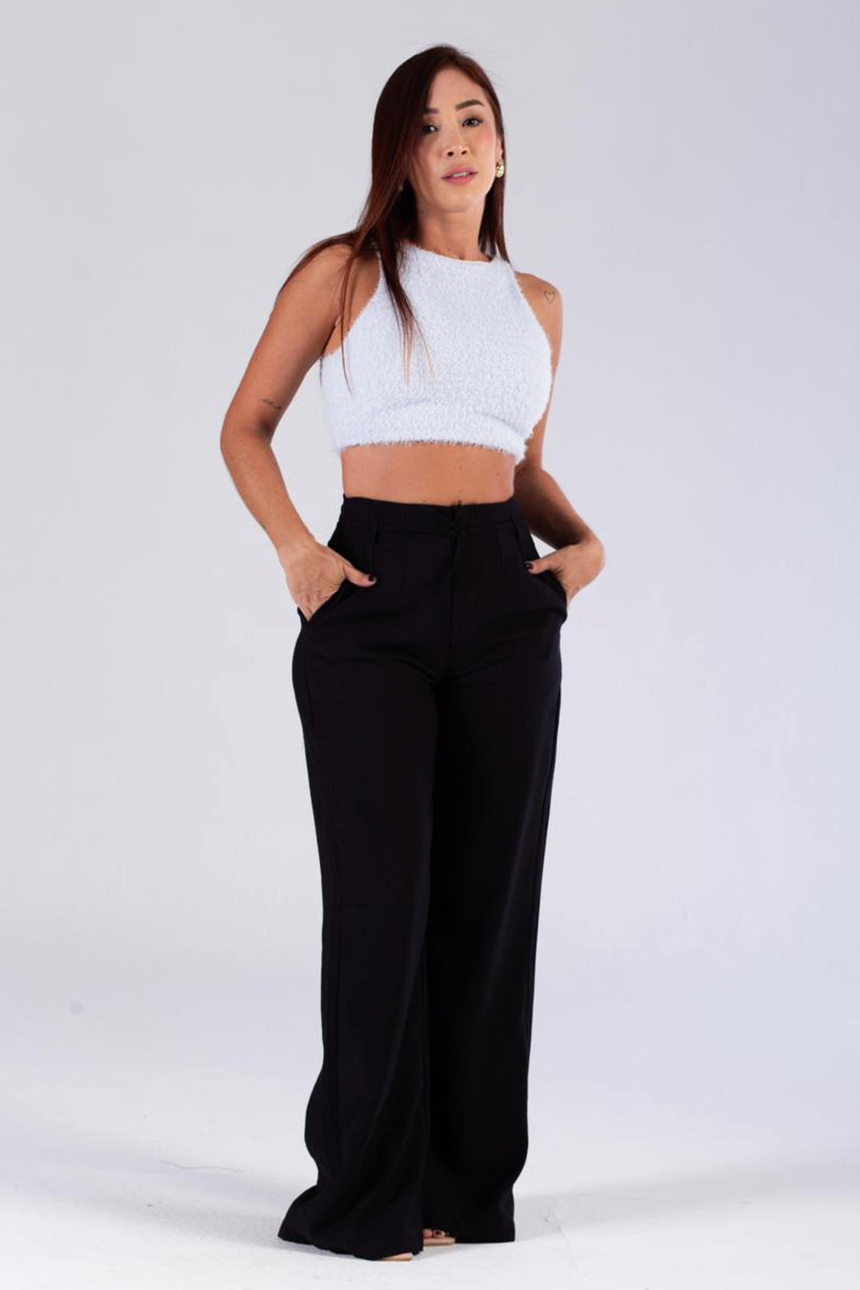 PANTALON SILUETA SEMIAJUSTADA CON PINZAS