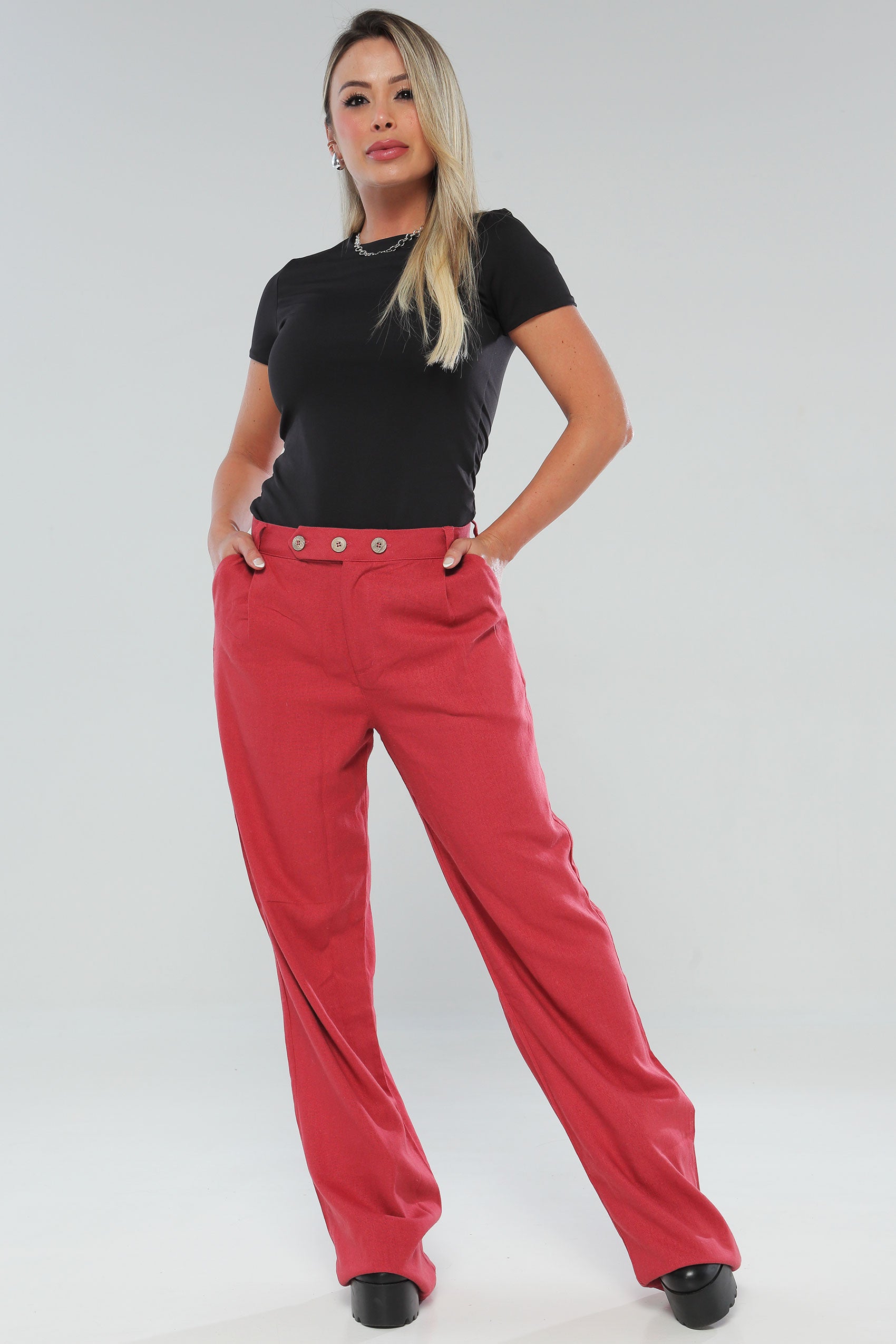 Pantalon pretina con cruce y prenses.