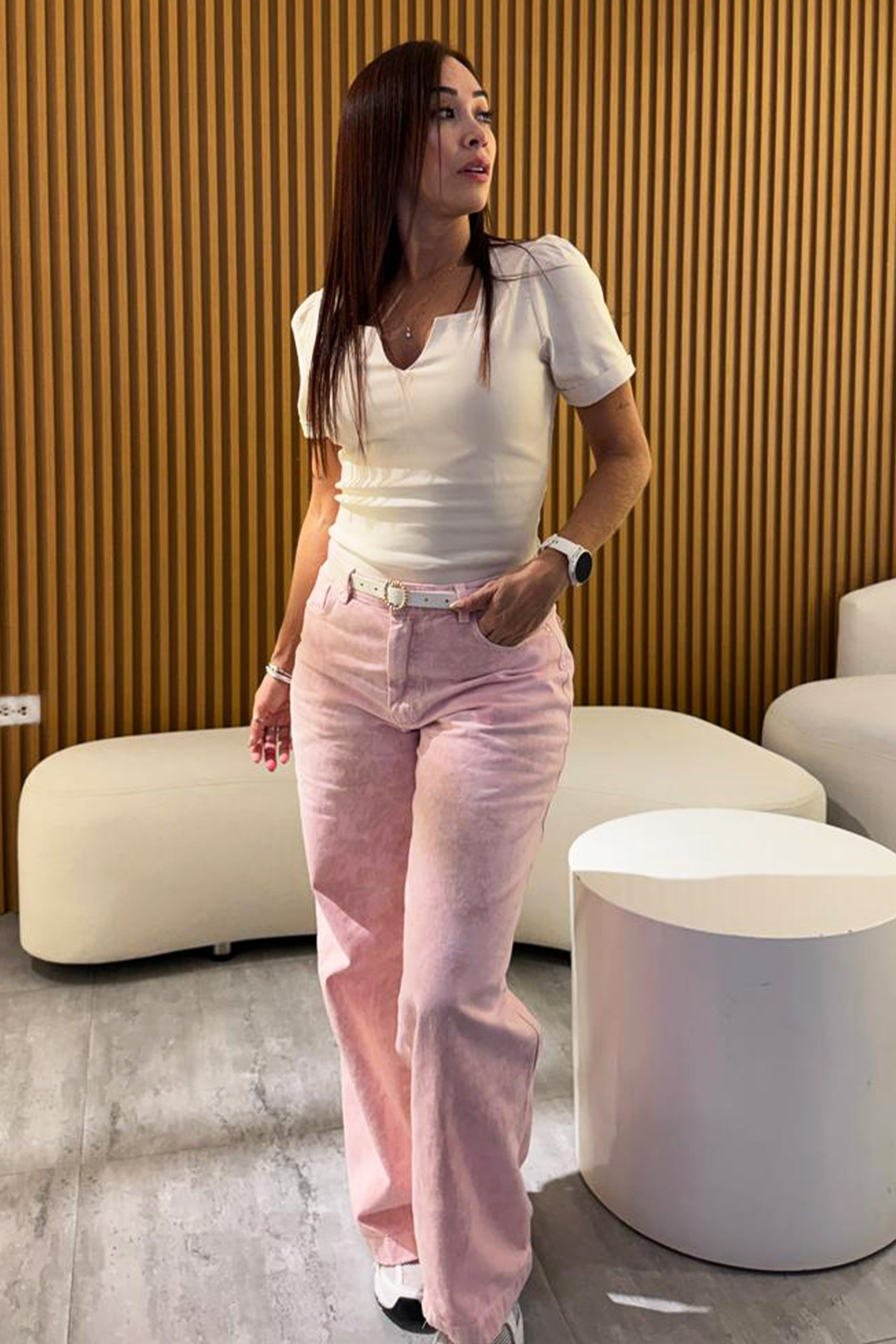 BLUSA CON CUELLO CUADRADO Y ABERTURA EN ESCOTE